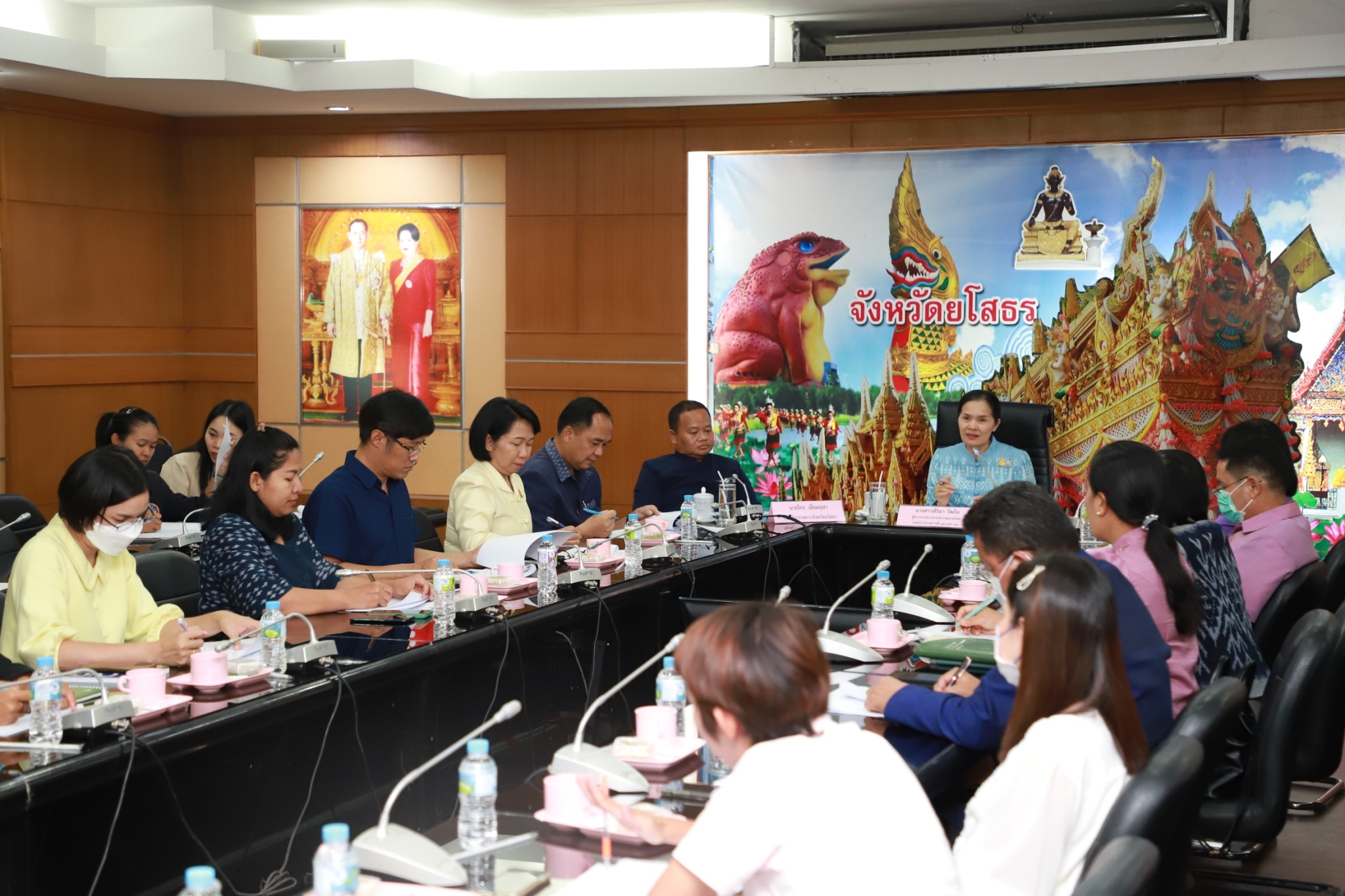 พช. ยโสธร ร่วมประชุมการตรวจติดตามโครงการปรับปรุงระบบสูบน้ำพลังงานแสงอาทิตย์ สำหรับกลุ่มทอผ้าไหม บ้านน้ำอ้อม (หนองวังบัวแดง) และตรวจติดตามการใช้จ่ายงบประมาณ ฯ จังหวัดยโสธร