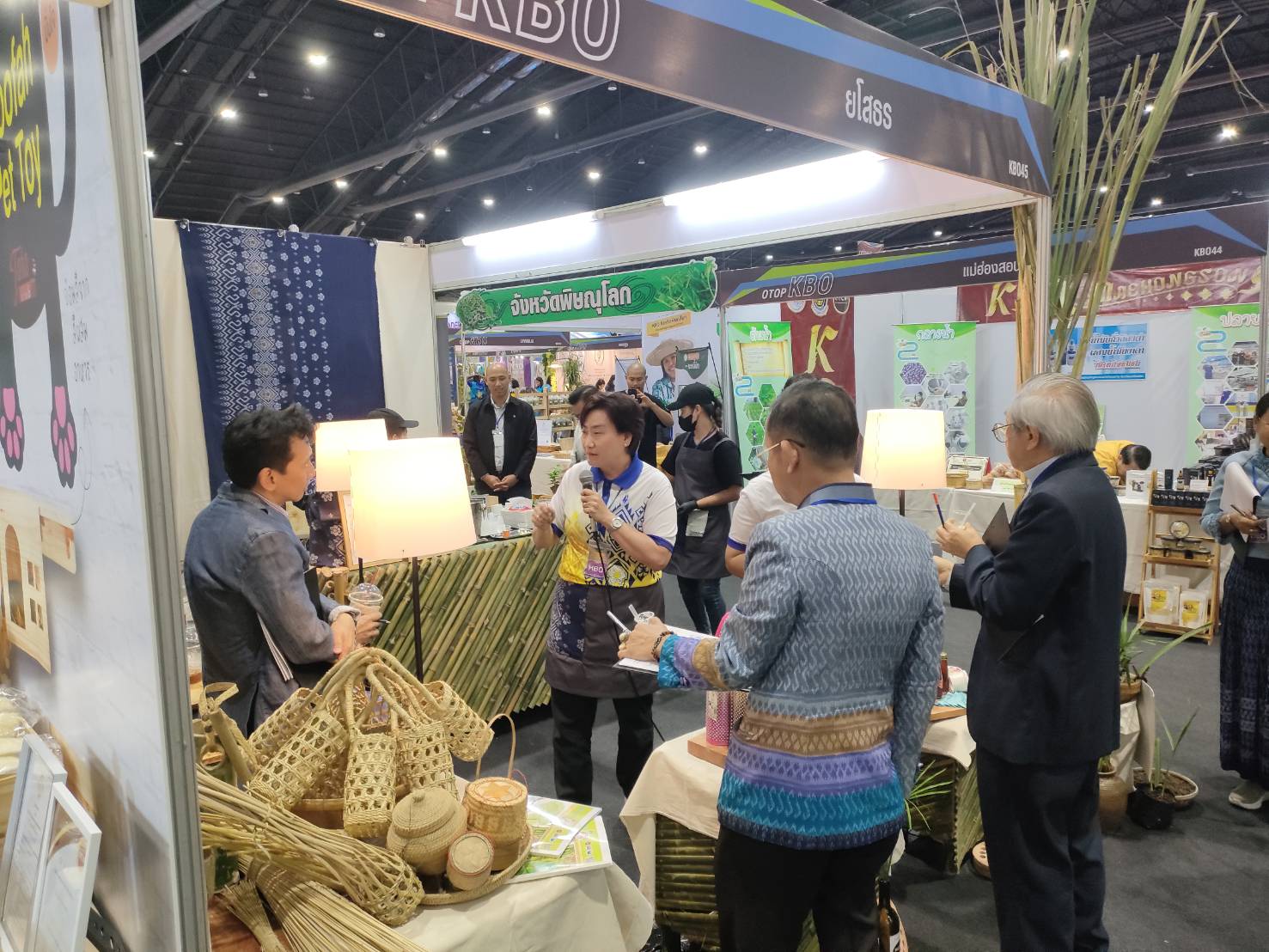 OTOP จังหวัดยโสธร โชว์ของดี ในเวที ประกวดผลงานโครงการ Knowleged Based OTOP : KBO ปี 2566 ในงาน OTOP ศิลปาชีพ ประทีปไทย OTOP ก้าวไกลด้วยพระบารมี