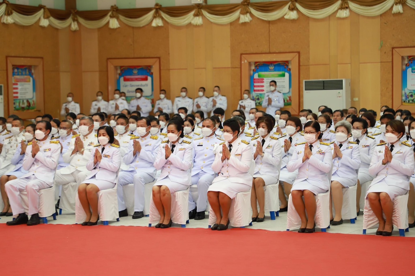 พช.ยโสธร ร่วมพิธีทำบุญตักบาตรพระสงฆ์ 72 รูป ถวายพระราชกุศล พระบาทสมเด็จพระเจ้าอยู่หัว เนื่องในโอกาสวันเฉลิมพระชนมพรรษา 28 กรกฎาคม 2566