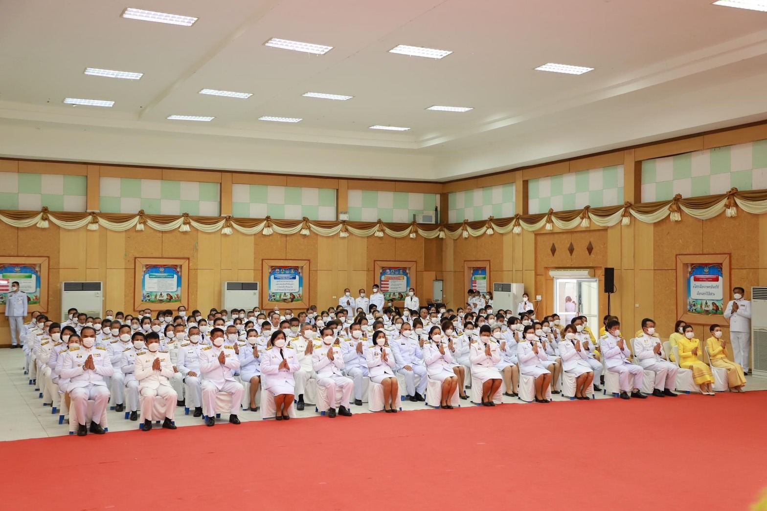 พช.ยโสธร ร่วมพิธีทำบุญตักบาตรพระสงฆ์ 72 รูป ถวายพระราชกุศล พระบาทสมเด็จพระเจ้าอยู่หัว เนื่องในโอกาสวันเฉลิมพระชนมพรรษา 28 กรกฎาคม 2566