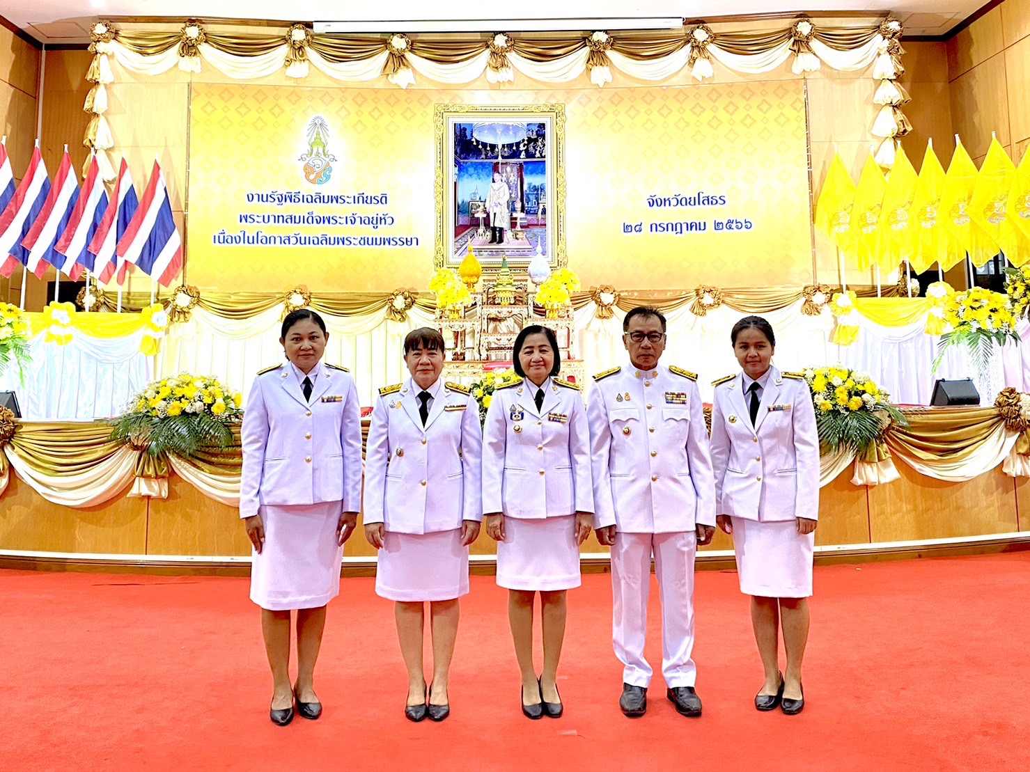 พช.ยโสธร ร่วมพิธีทำบุญตักบาตรพระสงฆ์ 72 รูป ถวายพระราชกุศล พระบาทสมเด็จพระเจ้าอยู่หัว เนื่องในโอกาสวันเฉลิมพระชนมพรรษา 28 กรกฎาคม 2566