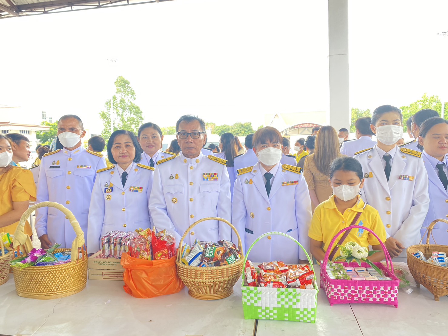 พช.ยโสธร ร่วมพิธีทำบุญตักบาตรพระสงฆ์ 72 รูป ถวายพระราชกุศล พระบาทสมเด็จพระเจ้าอยู่หัว เนื่องในโอกาสวันเฉลิมพระชนมพรรษา 28 กรกฎาคม 2566