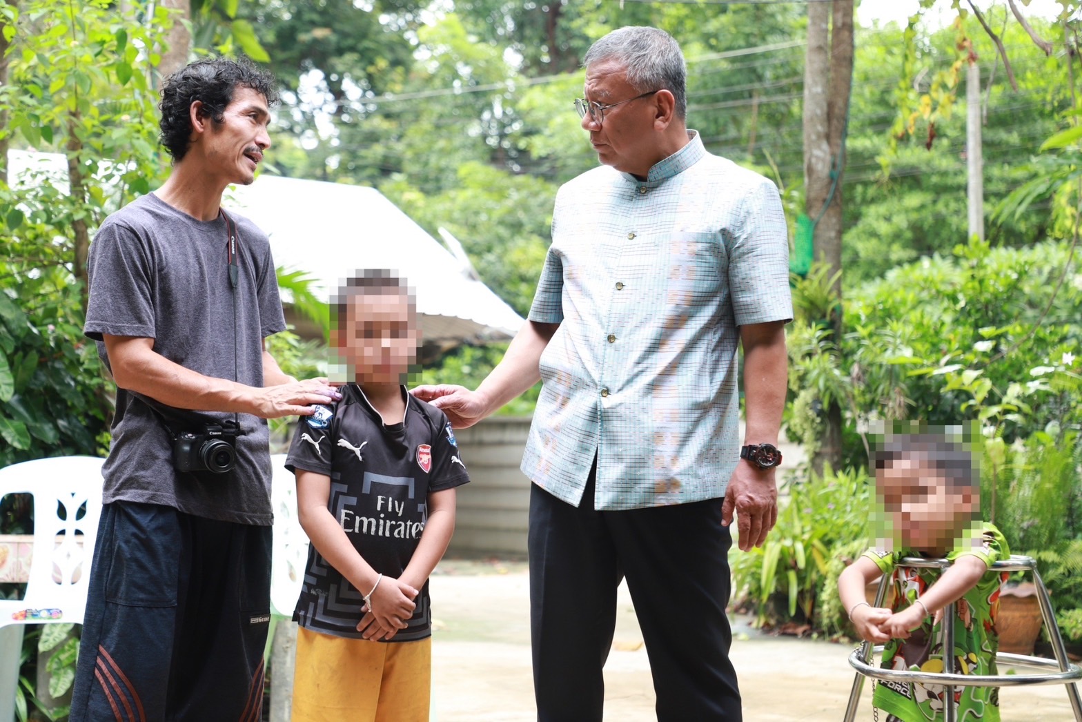 ?พ่อเมืองยโสธร ส่งมอบอาหารและสิ่งของช่วยเหลือ ผู้ได้รับความเดือดร้อน (TPMAP/ThaiQM) ผู้ด้อยโอกาส/กลุ่มเปราะบาง ประจำปี พ.ศ.2566 ภายใต้การขับเคลื่อนการขจัดความยากจนและพัฒนาคนทุกช่วงวัยอย่างยั่งยืนตามหลักปรัชญาของเศรษฐกิจพอเพียง (ศจพ.)