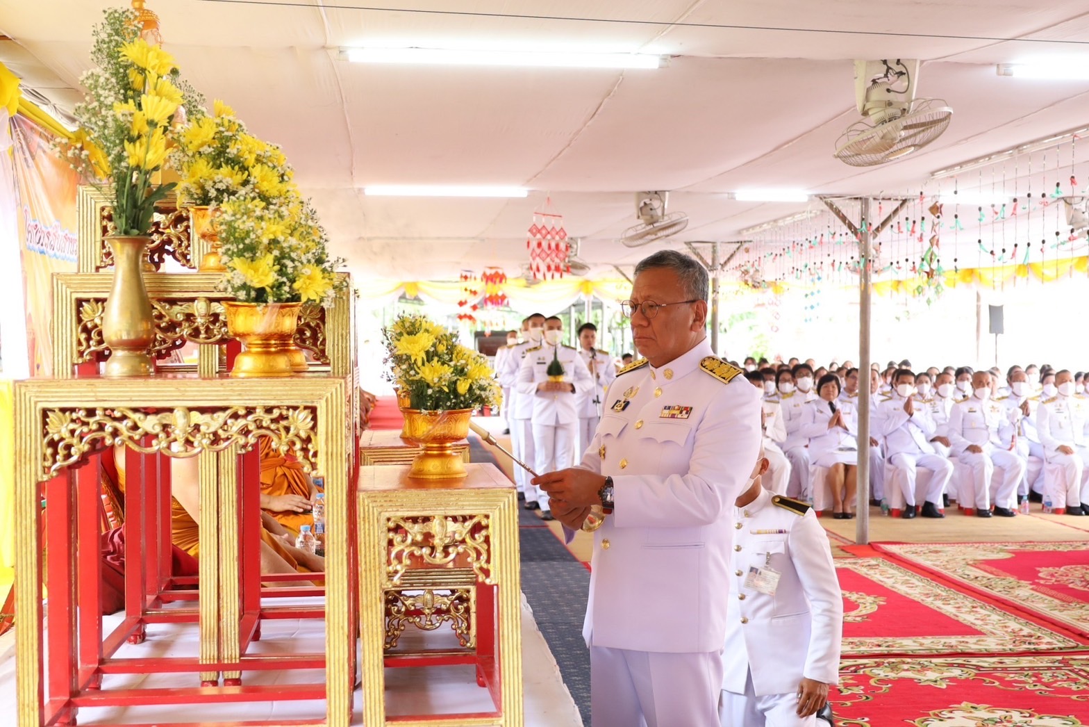 พช.ยโสธร ร่วมพิธีเจริญพระพุทธมนต์ สมโภชพระพุทธบุษยรัตน์เฉลิมพระเกียรติและถวายพระราชกุศล พระบาทสมเด็จพระเจ้าอยู่หัว เนื่องในโอกาส วันเฉลิมพระชนมพรรษา 28 กรกฎาคม 2566 ที่วัดมหาธาตุ (พระอารามหลวง)