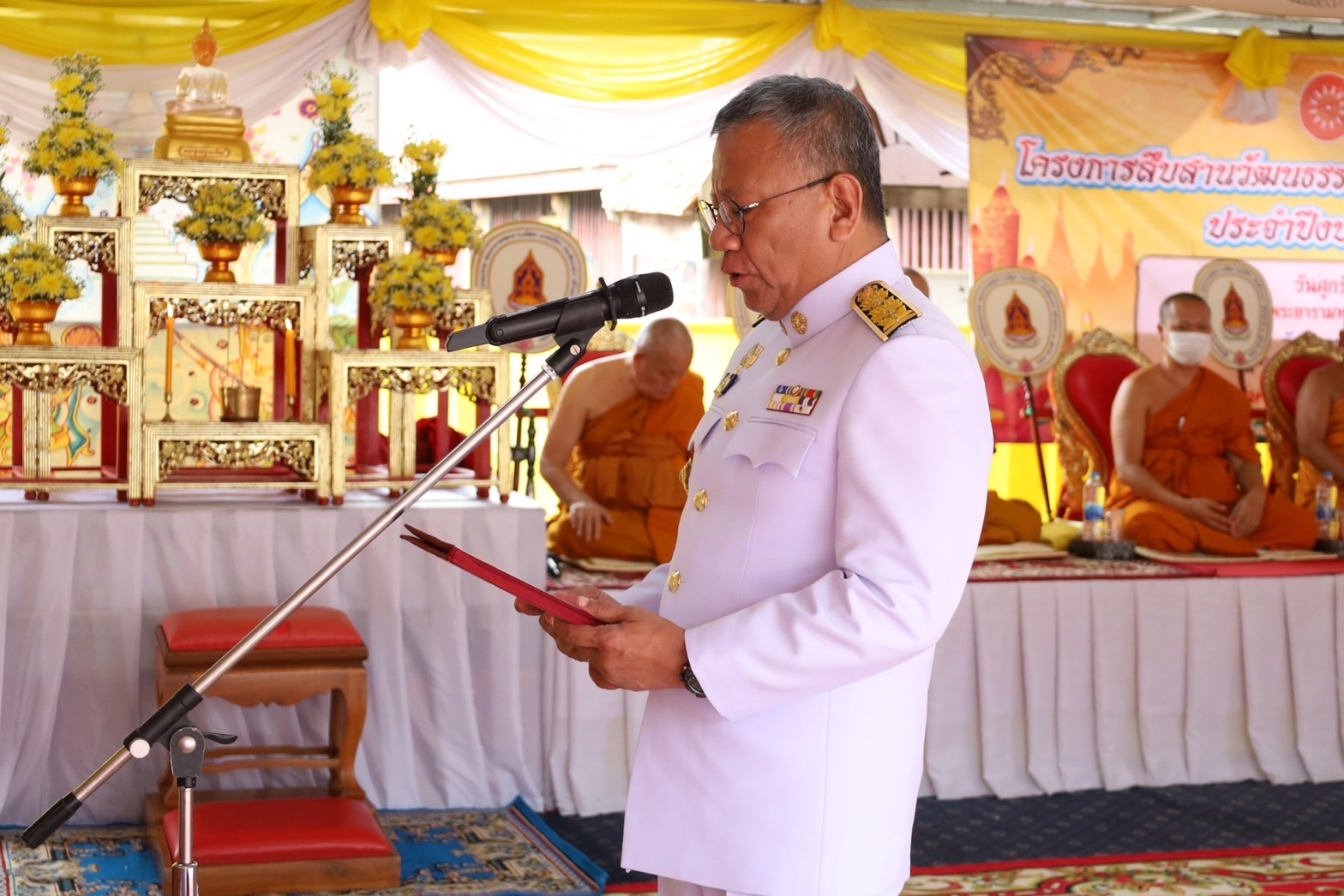พช.ยโสธร ร่วมพิธีเจริญพระพุทธมนต์ สมโภชพระพุทธบุษยรัตน์เฉลิมพระเกียรติและถวายพระราชกุศล พระบาทสมเด็จพระเจ้าอยู่หัว เนื่องในโอกาส วันเฉลิมพระชนมพรรษา 28 กรกฎาคม 2566 ที่วัดมหาธาตุ (พระอารามหลวง)