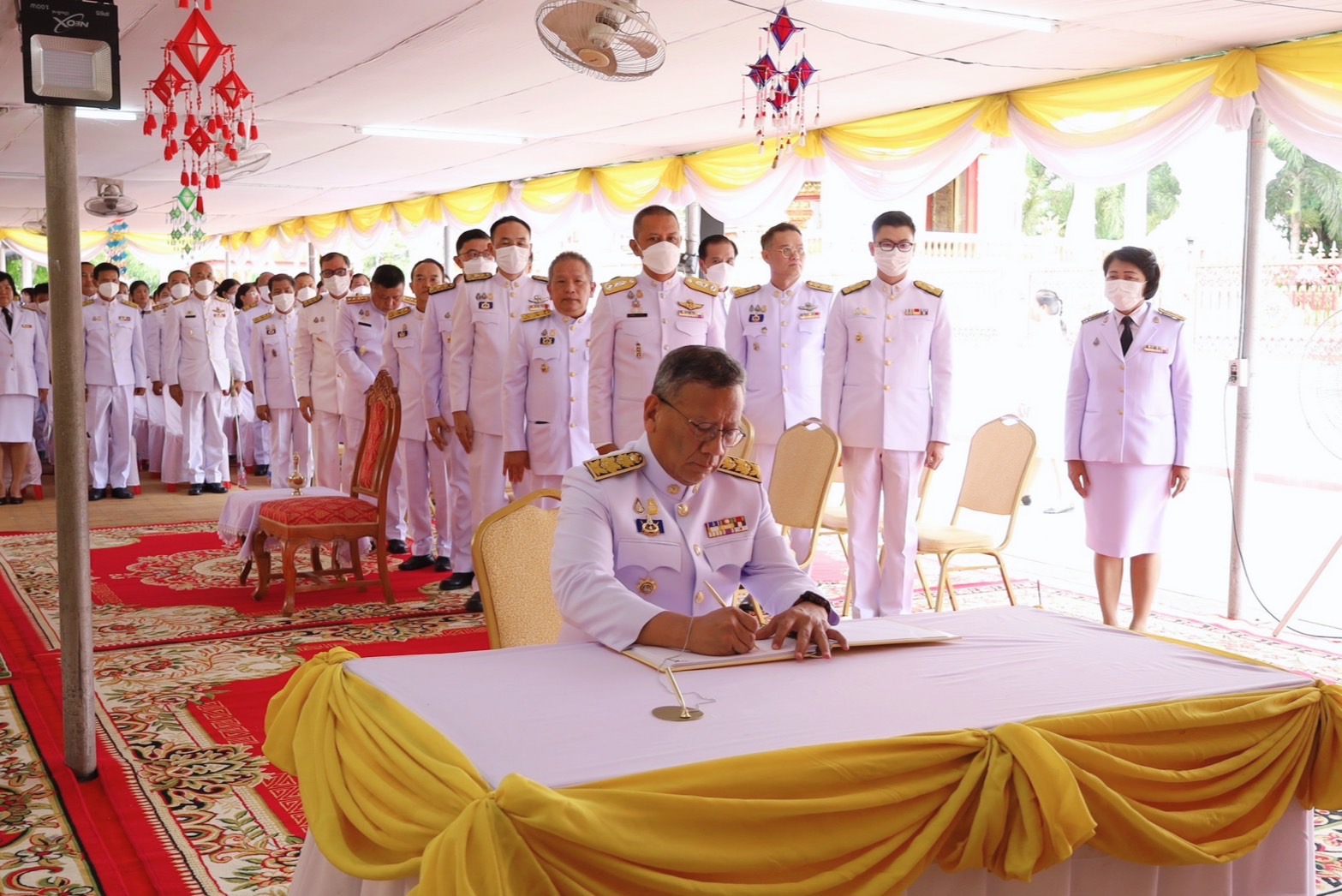 พช.ยโสธร ร่วมพิธีเจริญพระพุทธมนต์ สมโภชพระพุทธบุษยรัตน์เฉลิมพระเกียรติและถวายพระราชกุศล พระบาทสมเด็จพระเจ้าอยู่หัว เนื่องในโอกาส วันเฉลิมพระชนมพรรษา 28 กรกฎาคม 2566 ที่วัดมหาธาตุ (พระอารามหลวง)
