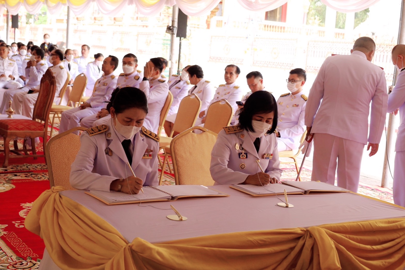 พช.ยโสธร ร่วมพิธีเจริญพระพุทธมนต์ สมโภชพระพุทธบุษยรัตน์เฉลิมพระเกียรติและถวายพระราชกุศล พระบาทสมเด็จพระเจ้าอยู่หัว เนื่องในโอกาส วันเฉลิมพระชนมพรรษา 28 กรกฎาคม 2566 ที่วัดมหาธาตุ (พระอารามหลวง)