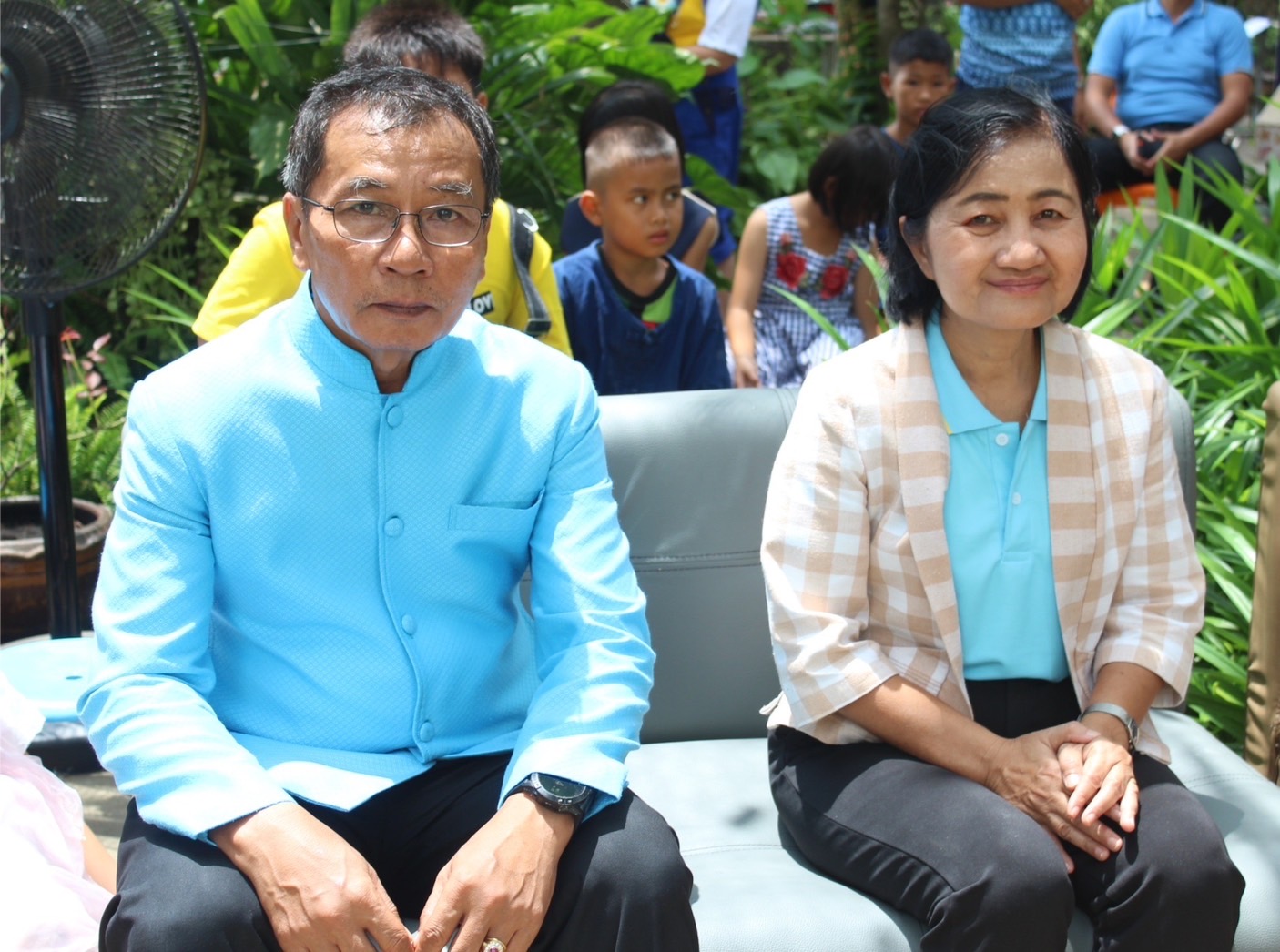 ?พ่อเมืองยโสธร ส่งมอบอาหารและสิ่งของช่วยเหลือ ผู้ได้รับความเดือดร้อน (TPMAP/ThaiQM) ผู้ด้อยโอกาส/กลุ่มเปราะบาง ประจำปี พ.ศ.2566 ภายใต้การขับเคลื่อนการขจัดความยากจนและพัฒนาคนทุกช่วงวัยอย่างยั่งยืนตามหลักปรัชญาของเศรษฐกิจพอเพียง (ศจพ.)