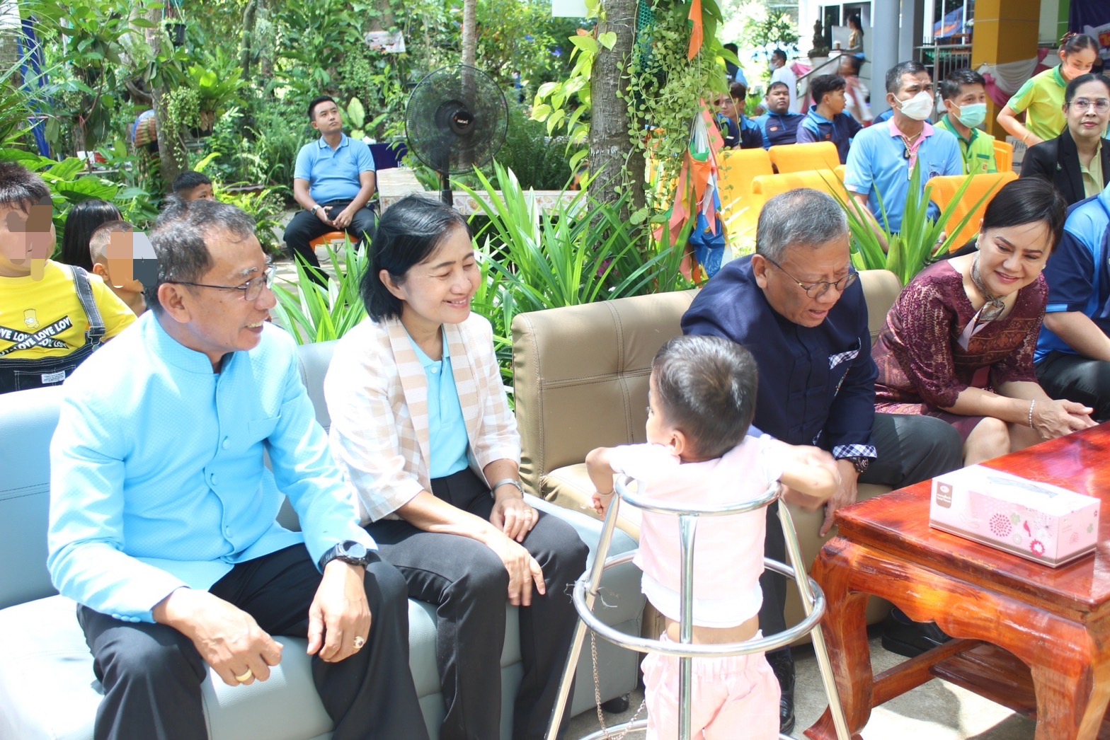 ?พ่อเมืองยโสธร ส่งมอบอาหารและสิ่งของช่วยเหลือ ผู้ได้รับความเดือดร้อน (TPMAP/ThaiQM) ผู้ด้อยโอกาส/กลุ่มเปราะบาง ประจำปี พ.ศ.2566 ภายใต้การขับเคลื่อนการขจัดความยากจนและพัฒนาคนทุกช่วงวัยอย่างยั่งยืนตามหลักปรัชญาของเศรษฐกิจพอเพียง (ศจพ.)