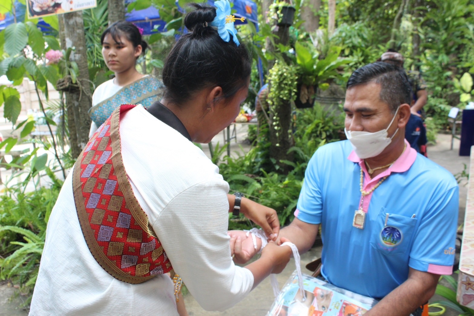 ?พ่อเมืองยโสธร ส่งมอบอาหารและสิ่งของช่วยเหลือ ผู้ได้รับความเดือดร้อน (TPMAP/ThaiQM) ผู้ด้อยโอกาส/กลุ่มเปราะบาง ประจำปี พ.ศ.2566 ภายใต้การขับเคลื่อนการขจัดความยากจนและพัฒนาคนทุกช่วงวัยอย่างยั่งยืนตามหลักปรัชญาของเศรษฐกิจพอเพียง (ศจพ.)