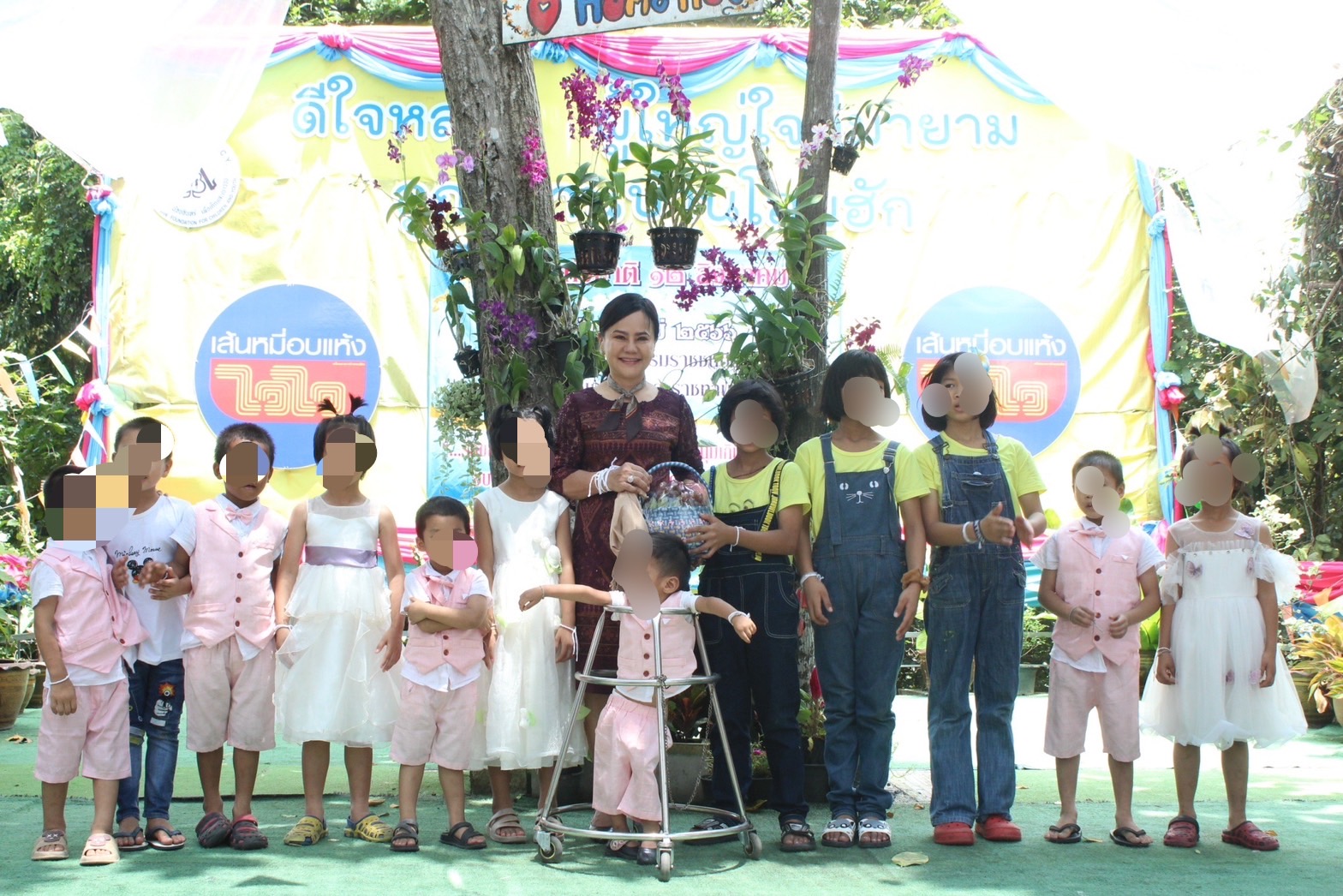 ?พ่อเมืองยโสธร ส่งมอบอาหารและสิ่งของช่วยเหลือ ผู้ได้รับความเดือดร้อน (TPMAP/ThaiQM) ผู้ด้อยโอกาส/กลุ่มเปราะบาง ประจำปี พ.ศ.2566 ภายใต้การขับเคลื่อนการขจัดความยากจนและพัฒนาคนทุกช่วงวัยอย่างยั่งยืนตามหลักปรัชญาของเศรษฐกิจพอเพียง (ศจพ.)