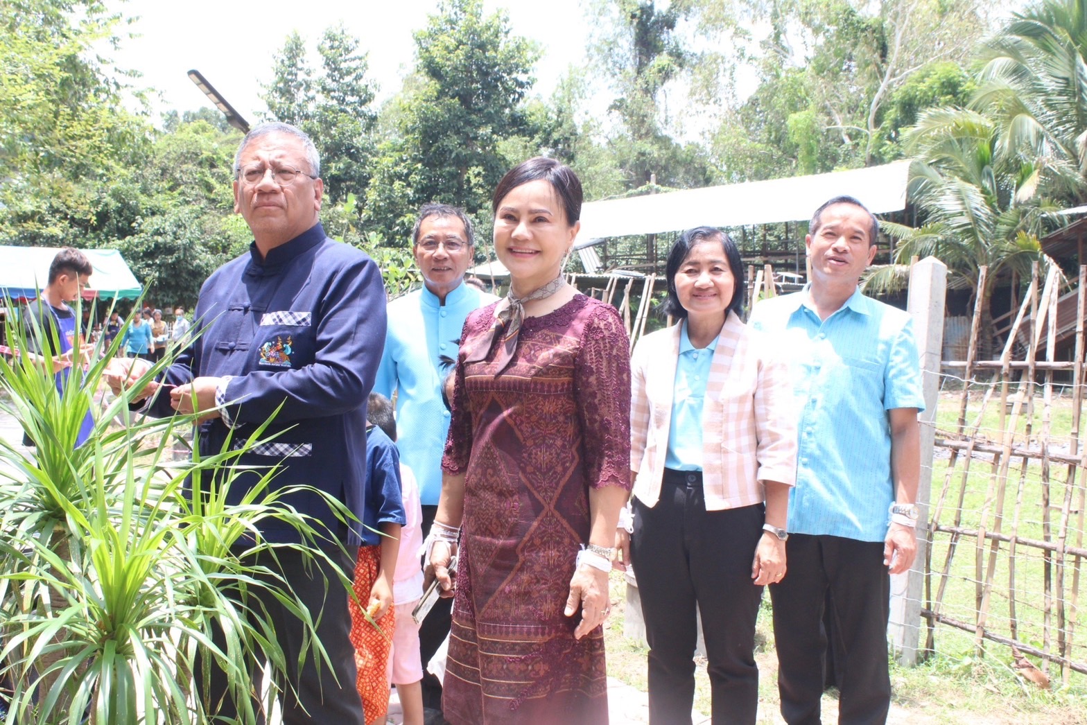 ?พ่อเมืองยโสธร ส่งมอบอาหารและสิ่งของช่วยเหลือ ผู้ได้รับความเดือดร้อน (TPMAP/ThaiQM) ผู้ด้อยโอกาส/กลุ่มเปราะบาง ประจำปี พ.ศ.2566 ภายใต้การขับเคลื่อนการขจัดความยากจนและพัฒนาคนทุกช่วงวัยอย่างยั่งยืนตามหลักปรัชญาของเศรษฐกิจพอเพียง (ศจพ.)