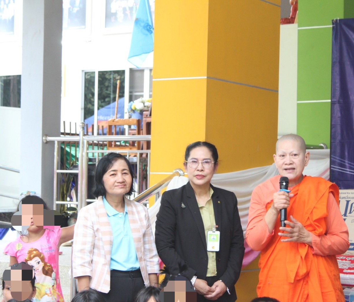 ?พ่อเมืองยโสธร ส่งมอบอาหารและสิ่งของช่วยเหลือ ผู้ได้รับความเดือดร้อน (TPMAP/ThaiQM) ผู้ด้อยโอกาส/กลุ่มเปราะบาง ประจำปี พ.ศ.2566 ภายใต้การขับเคลื่อนการขจัดความยากจนและพัฒนาคนทุกช่วงวัยอย่างยั่งยืนตามหลักปรัชญาของเศรษฐกิจพอเพียง (ศจพ.)