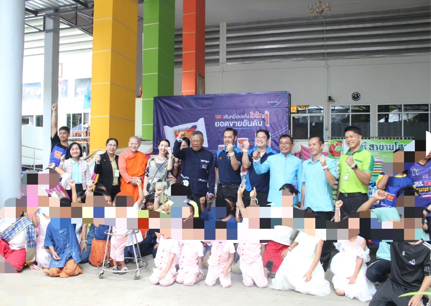 ?พ่อเมืองยโสธร ส่งมอบอาหารและสิ่งของช่วยเหลือ ผู้ได้รับความเดือดร้อน (TPMAP/ThaiQM) ผู้ด้อยโอกาส/กลุ่มเปราะบาง ประจำปี พ.ศ.2566 ภายใต้การขับเคลื่อนการขจัดความยากจนและพัฒนาคนทุกช่วงวัยอย่างยั่งยืนตามหลักปรัชญาของเศรษฐกิจพอเพียง (ศจพ.)