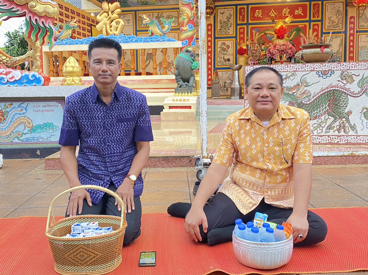 ☘พช.ยโสธรร่วมทำบุญตักบาตรย้อนยุค วิถีถิ่น วิถีไทย ถนนคนเดินยโสธร เมืองเก่าบ้านสิงห์ท่า และร่วมกันสวมใส่ผ้าไทยตามโครงการ “ผ้าไทยใส่ให้สนุก”