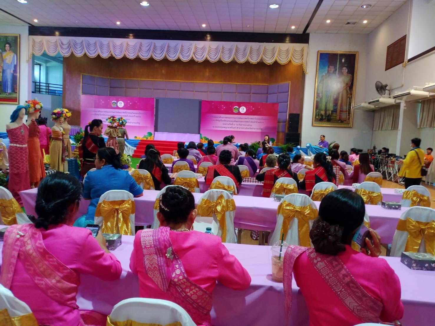 พช.ยโสธร ร่วมโครงการพัฒนาศักยภาพคณะกรรมการพัฒนาสตรีภาคตะวันออกเฉียงเหนือ และเชิดชูเกียรติคนกองทุนพัฒนาบทบาทสตรี ประจำปี 2566