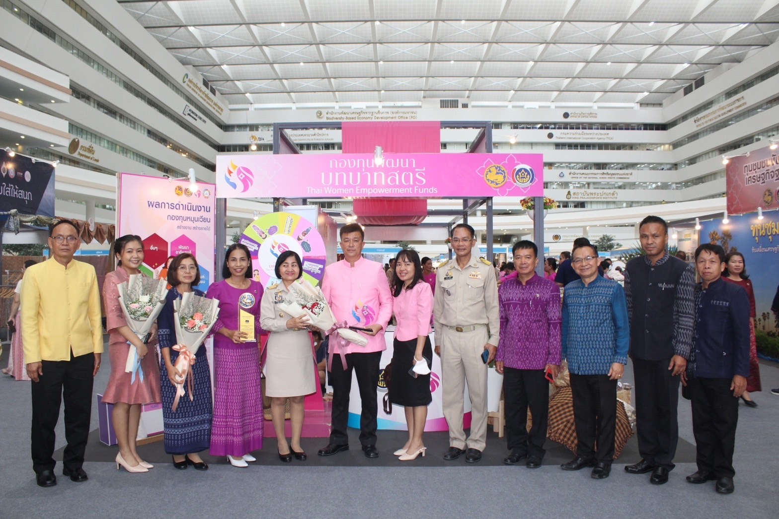 พช.ยโสธร นำกลุ่มองค์กร ผู้นำชุมชน เข้ารับโล่รางวัลสารสนเทศตำบลต้นแบบเพื่อพัฒนาคุณภาพชีวิต ระดับประเทศและกิจกรรมพัฒนาชุมชนอื่นอีกมากมาย ในงานแสดงผลสำเร็จของการพัฒนา (วันพัฒนาชุมชน ครั้งที่ 12 ปี 2566) CD DAY 2023