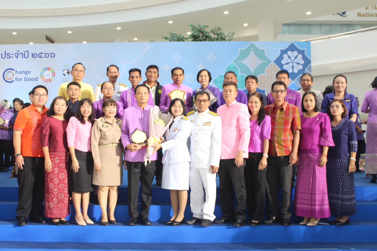 พช.ยโสธร นำกลุ่มองค์กร ผู้นำชุมชน เข้ารับโล่รางวัลสารสนเทศตำบลต้นแบบเพื่อพัฒนาคุณภาพชีวิต ระดับประเทศและกิจกรรมพัฒนาชุมชนอื่นอีกมากมาย ในงานแสดงผลสำเร็จของการพัฒนา (วันพัฒนาชุมชน ครั้งที่ 12 ปี 2566) CD DAY 2023