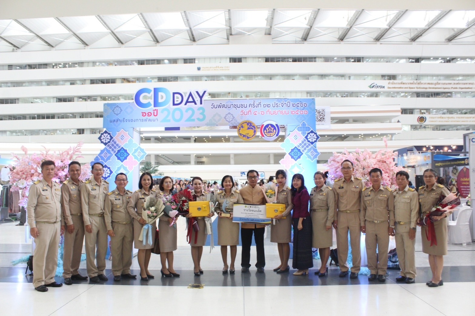พช.ยโสธร นำกลุ่มองค์กร ผู้นำชุมชน เข้ารับโล่รางวัลสารสนเทศตำบลต้นแบบเพื่อพัฒนาคุณภาพชีวิต ระดับประเทศและกิจกรรมพัฒนาชุมชนอื่นอีกมากมาย ในงานแสดงผลสำเร็จของการพัฒนา (วันพัฒนาชุมชน ครั้งที่ 12 ปี 2566) CD DAY 2023