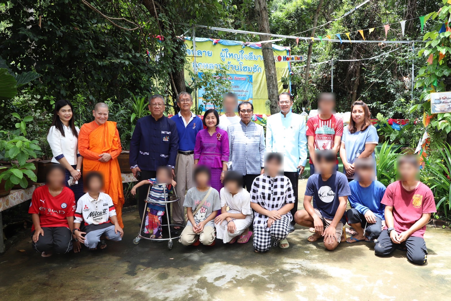 พ่อเมืองยโสธร ส่งมอบอาหารและสิ่งของช่วยเหลือ ผู้ได้รับความเดือดร้อน (TPMAP/ThaiQM) ผู้ด้อยโอกาส/กลุ่มเปราะบาง ประจำปี พ.ศ.2566 ภายใต้การขับเคลื่อนการขจัดความยากจนและพัฒนาคนทุกช่วงวัยอย่างยั่งยืนตามหลักปรัชญาของเศรษฐกิจพอเพียง (ศจพ.) ให้กับอำเภอทรายมูลและอำเภอค้อวัง จังหวัดยโสธร