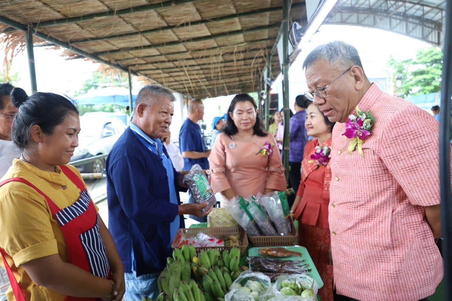 พช.ยโสธร กระตุ้นเศรษฐกิจยโสธร ดำเนินกิจกรรมส่งเสริมช่องทางการตลาดเครือข่ายเกษตรปลอดภัย ตามโครงการส่งเสริมการพัฒนากลไกและโครงสร้างดูดซับมูลค่าเศรษฐกิจและการกระจายรายได้กลับสู่ท้องถิ่น