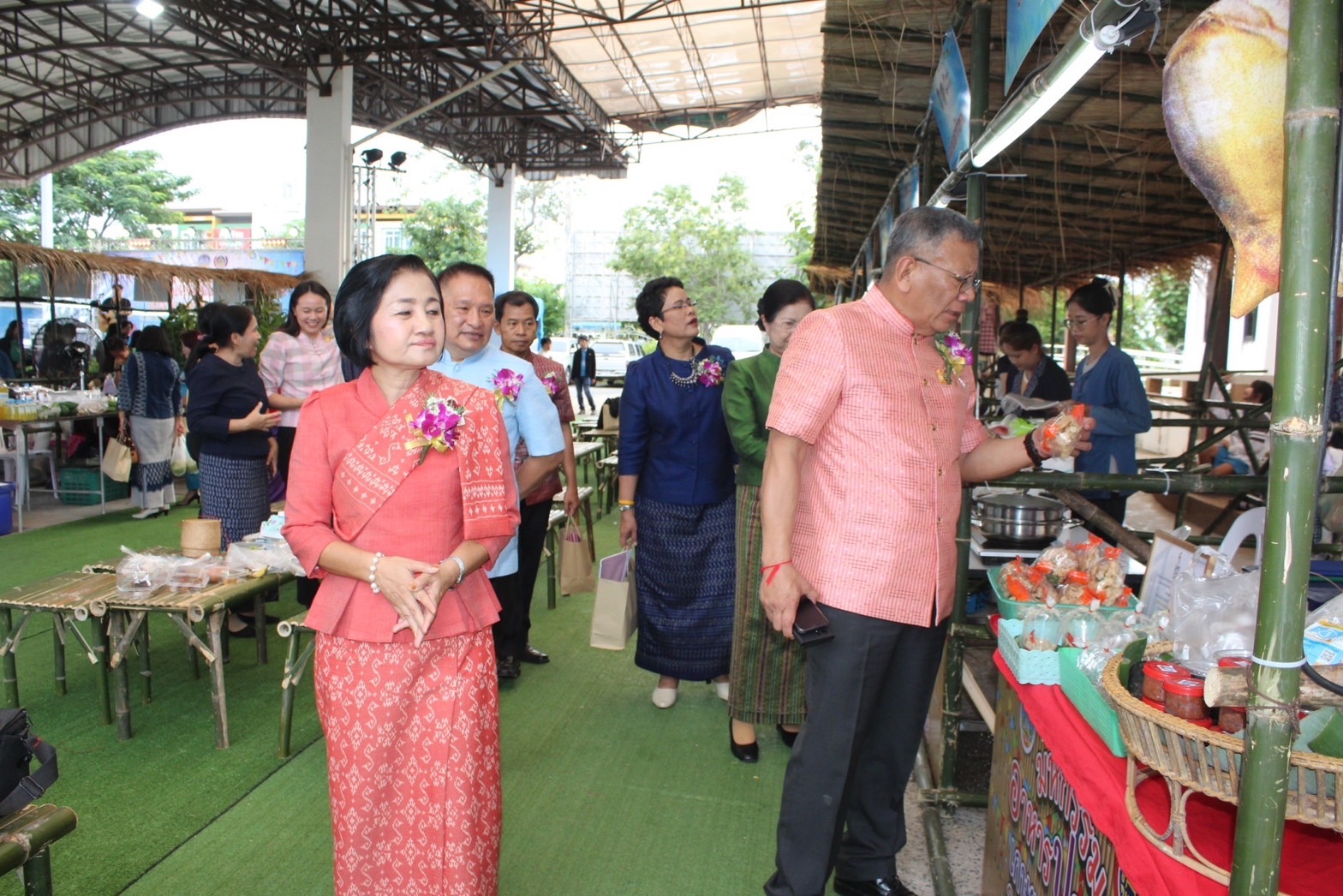 พช.ยโสธร กระตุ้นเศรษฐกิจยโสธร ดำเนินกิจกรรมส่งเสริมช่องทางการตลาดเครือข่ายเกษตรปลอดภัย ตามโครงการส่งเสริมการพัฒนากลไกและโครงสร้างดูดซับมูลค่าเศรษฐกิจและการกระจายรายได้กลับสู่ท้องถิ่น