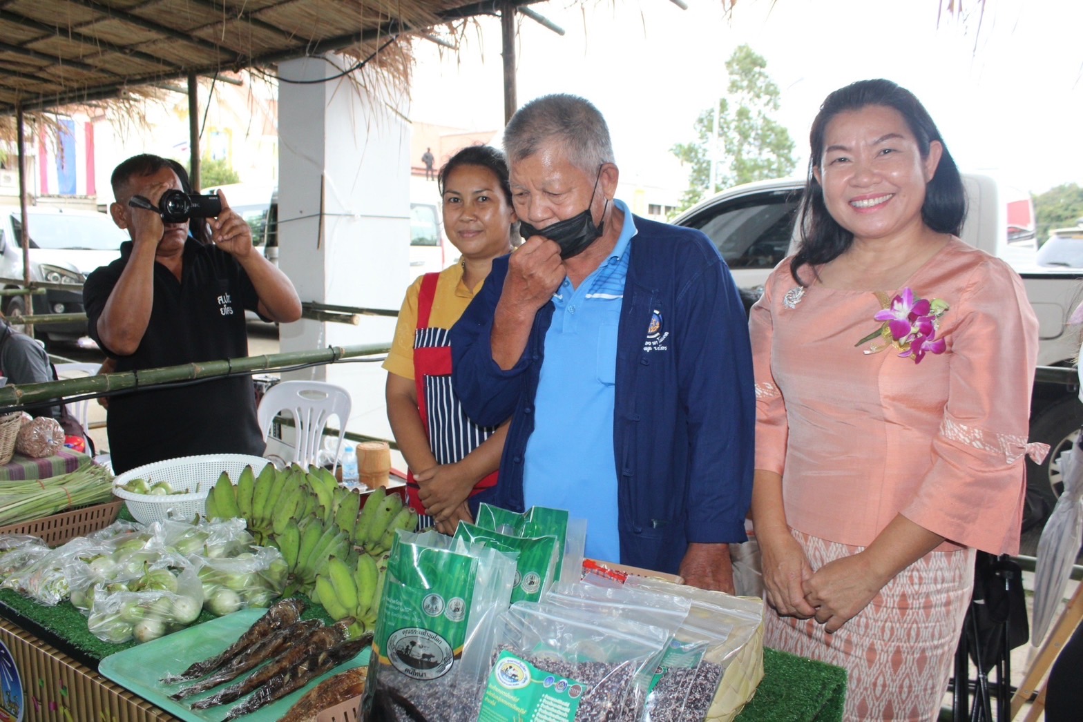 พช.ยโสธร กระตุ้นเศรษฐกิจยโสธร ดำเนินกิจกรรมส่งเสริมช่องทางการตลาดเครือข่ายเกษตรปลอดภัย ตามโครงการส่งเสริมการพัฒนากลไกและโครงสร้างดูดซับมูลค่าเศรษฐกิจและการกระจายรายได้กลับสู่ท้องถิ่น