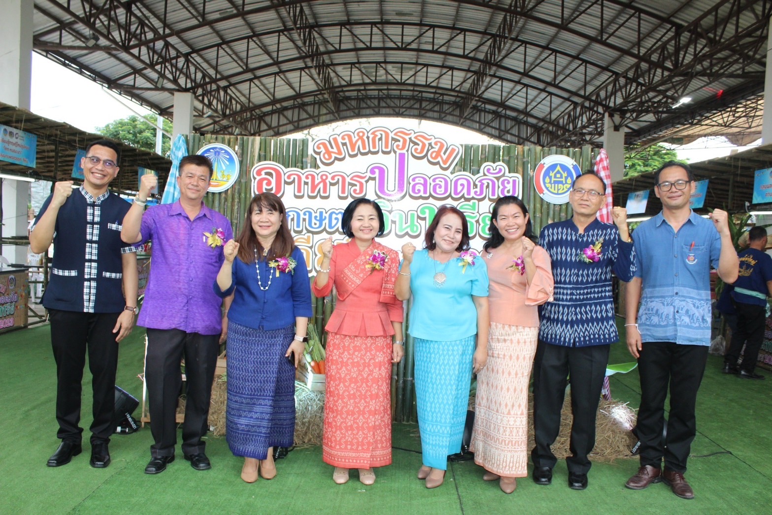 พช.ยโสธร กระตุ้นเศรษฐกิจยโสธร ดำเนินกิจกรรมส่งเสริมช่องทางการตลาดเครือข่ายเกษตรปลอดภัย ตามโครงการส่งเสริมการพัฒนากลไกและโครงสร้างดูดซับมูลค่าเศรษฐกิจและการกระจายรายได้กลับสู่ท้องถิ่น