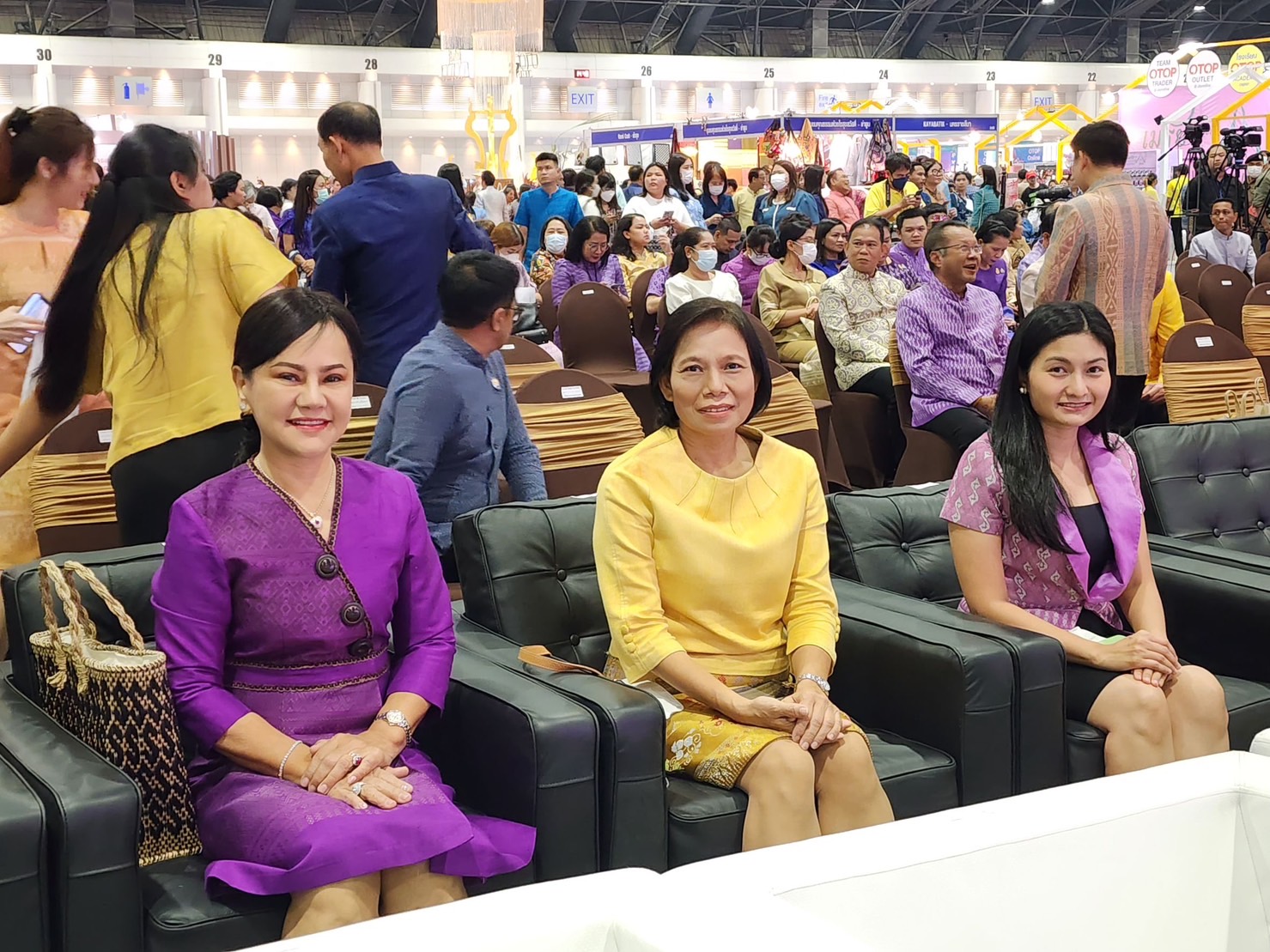 พช.ยโสธร ร่วมพิธีเปิดงาน OTOP Midyear 2023 ภายใต้แนวคิด “ที่สุดแห่งภูมิปัญญา รังสรรค์จากการพัฒนา เพิ่มมูลค่าเศรษฐกิจไทย”