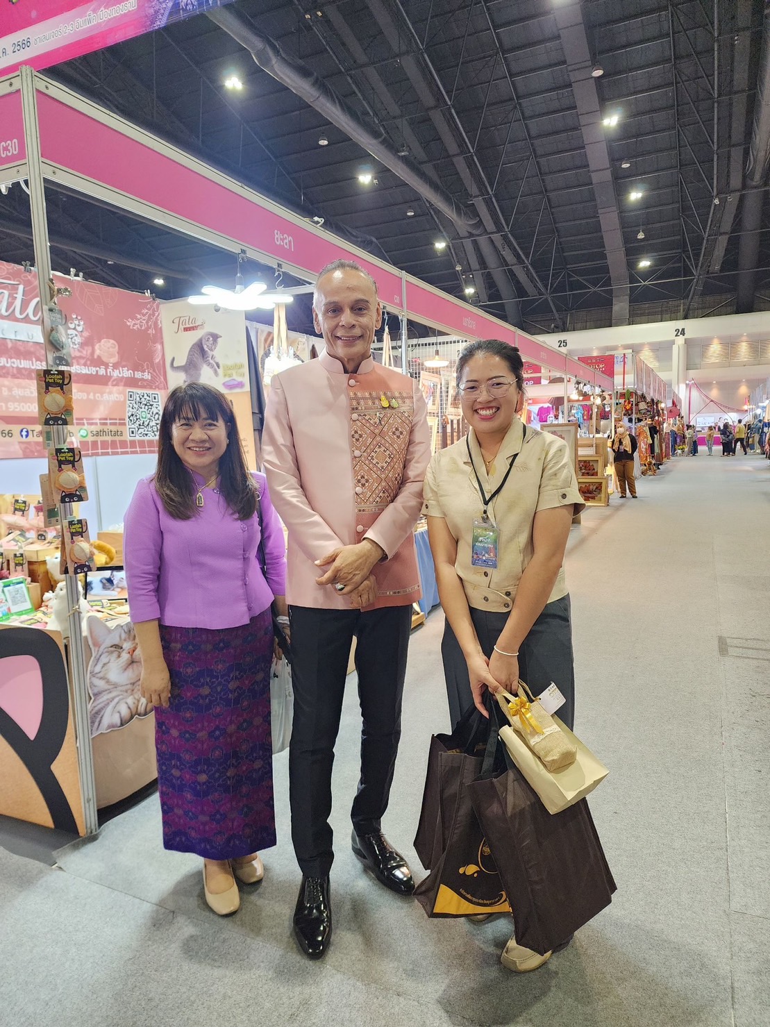 พช.ยโสธร ร่วมพิธีเปิดงาน OTOP Midyear 2023 ภายใต้แนวคิด “ที่สุดแห่งภูมิปัญญา รังสรรค์จากการพัฒนา เพิ่มมูลค่าเศรษฐกิจไทย”