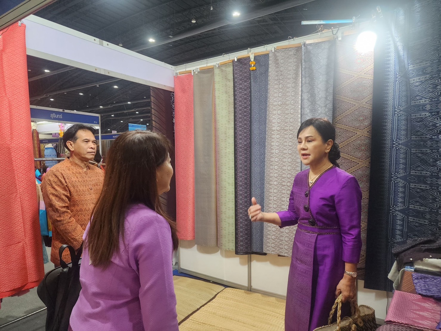 พช.ยโสธร ร่วมพิธีเปิดงาน OTOP Midyear 2023 ภายใต้แนวคิด “ที่สุดแห่งภูมิปัญญา รังสรรค์จากการพัฒนา เพิ่มมูลค่าเศรษฐกิจไทย”