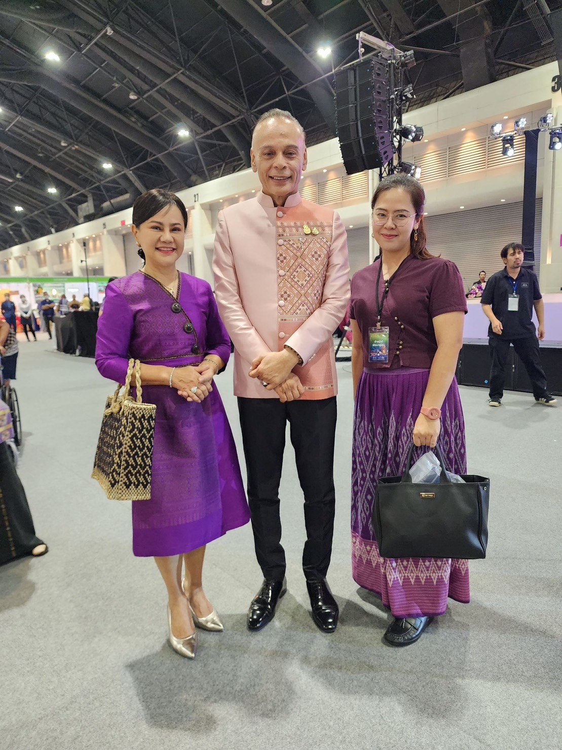 พช.ยโสธร ร่วมพิธีเปิดงาน OTOP Midyear 2023 ภายใต้แนวคิด “ที่สุดแห่งภูมิปัญญา รังสรรค์จากการพัฒนา เพิ่มมูลค่าเศรษฐกิจไทย”