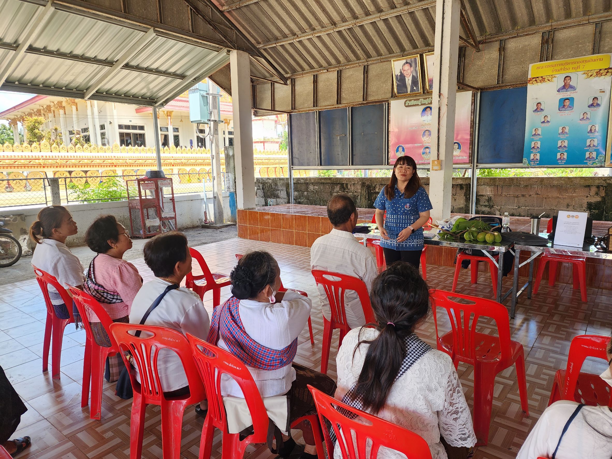พช.ยโสธร ลงพื้นที่ประชุมเตรียมความพร้อมดำเนินโครงการหมู่บ้านโอทอปนวัตวิถีบ้าน สำโรง ตำบลคูเมือง อำเภอมหาชนะชัย จังหวัดยโสธร ณ ศาลาประชาคมบ้านสำโรง ตำบลคูเมือง อำเภอมหาชนะชัย จังหวัดยโสธร