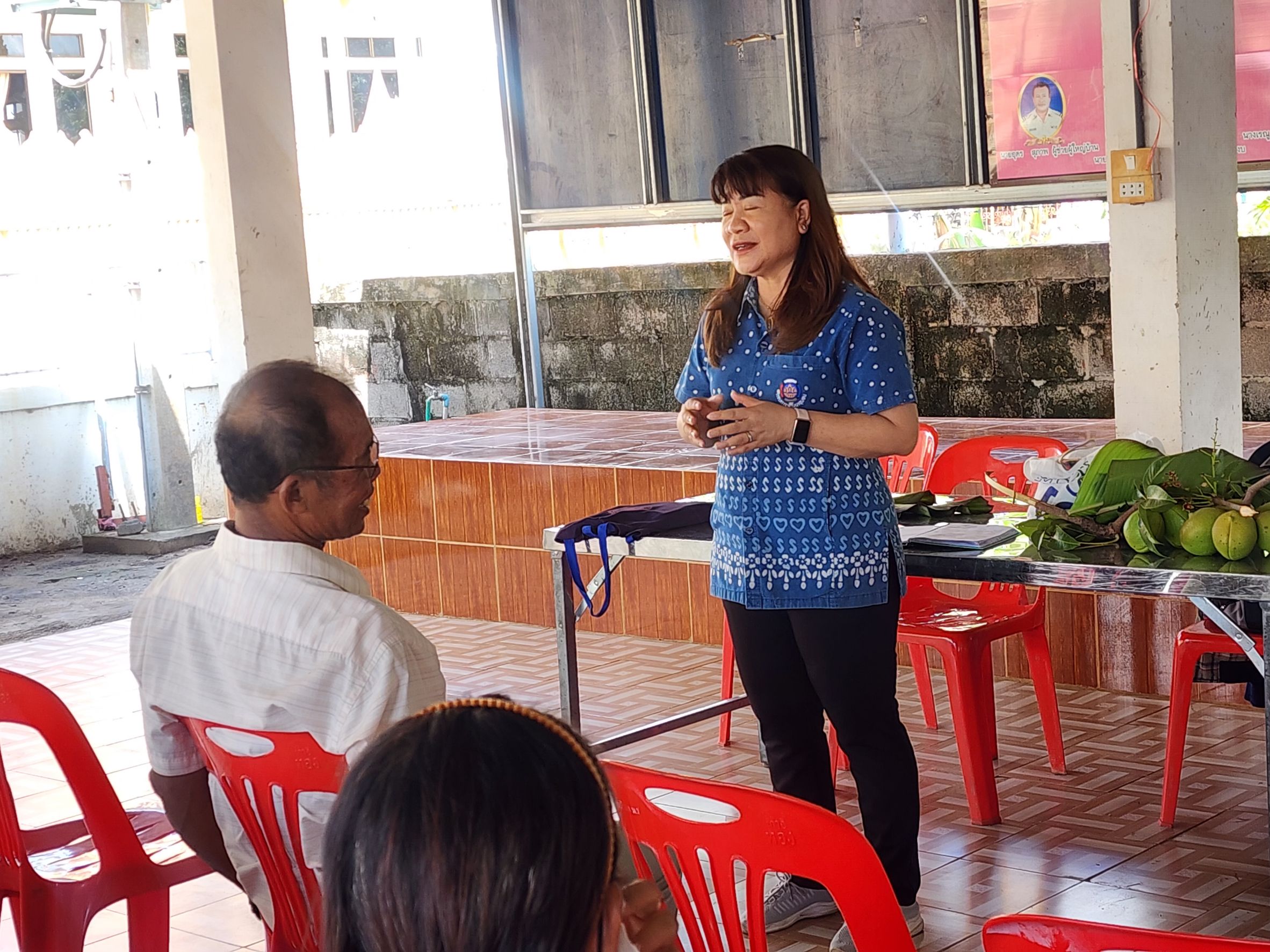 พช.ยโสธร ลงพื้นที่ประชุมเตรียมความพร้อมดำเนินโครงการหมู่บ้านโอทอปนวัตวิถีบ้าน สำโรง ตำบลคูเมือง อำเภอมหาชนะชัย จังหวัดยโสธร ณ ศาลาประชาคมบ้านสำโรง ตำบลคูเมือง อำเภอมหาชนะชัย จังหวัดยโสธร