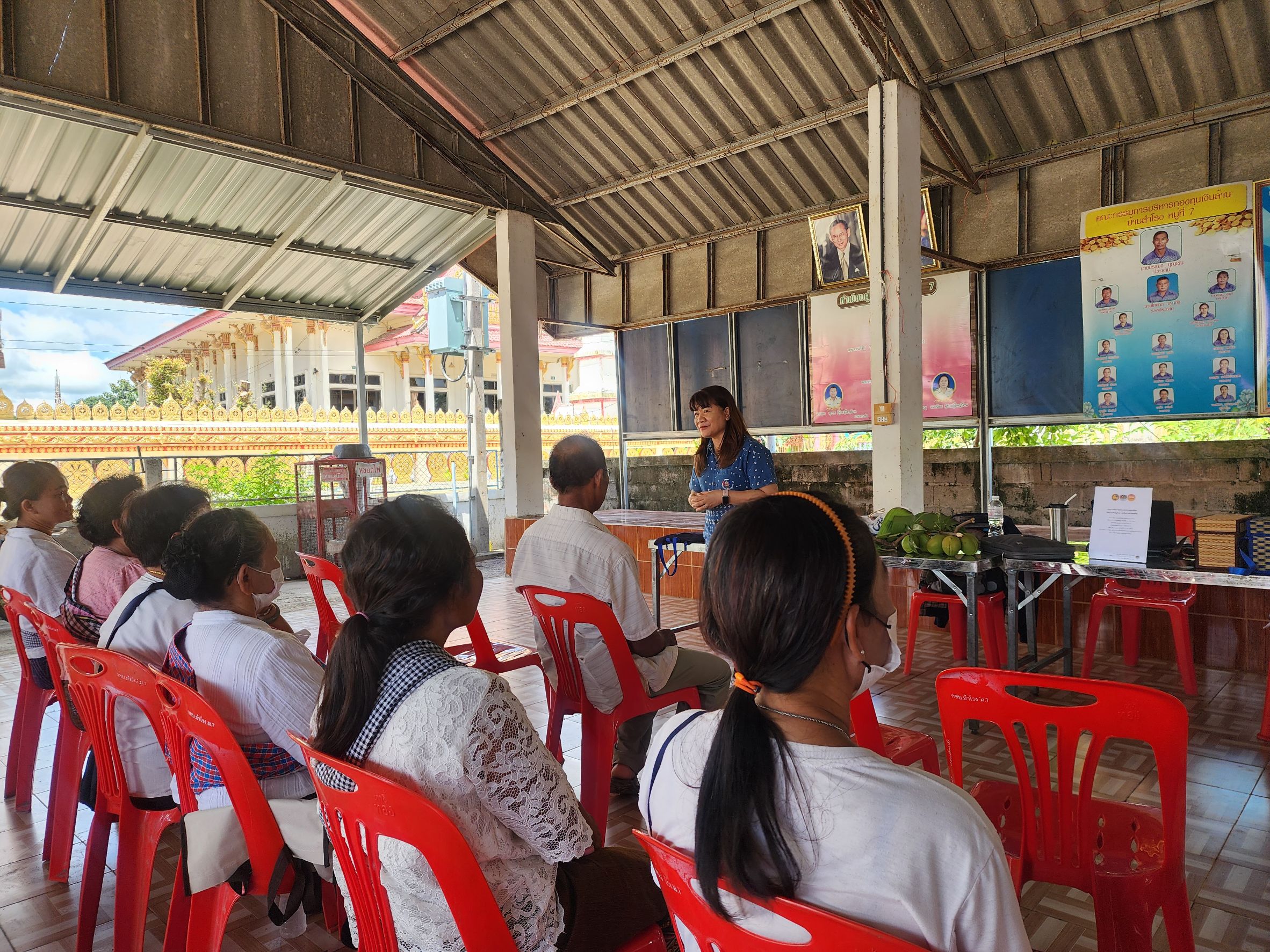 พช.ยโสธร ลงพื้นที่ประชุมเตรียมความพร้อมดำเนินโครงการหมู่บ้านโอทอปนวัตวิถีบ้าน สำโรง ตำบลคูเมือง อำเภอมหาชนะชัย จังหวัดยโสธร ณ ศาลาประชาคมบ้านสำโรง ตำบลคูเมือง อำเภอมหาชนะชัย จังหวัดยโสธร