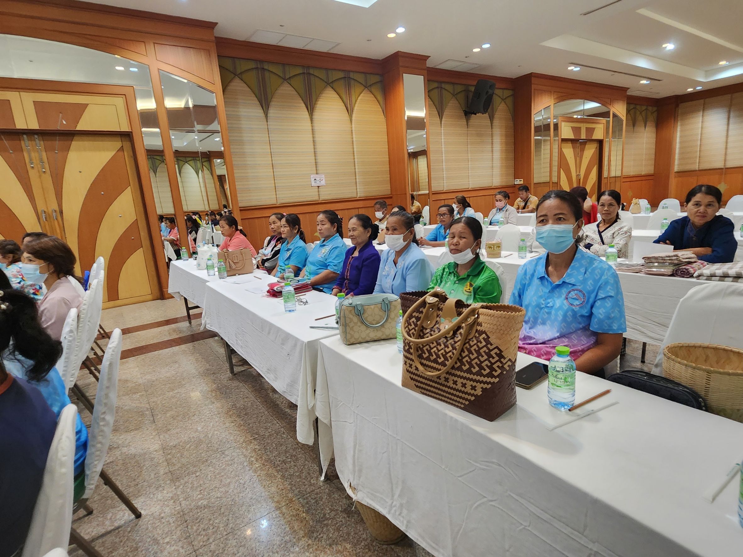 พช.ยโสธร เดินหน้าพัฒนาผลิตภัณฑ์ OTOP จังหวัดยโสธร จากภูมิปัญญา ท้องถิ่นให้ได้มาตรฐาน ยกระดับเศรษฐกิจฐานรากให้มั่นคง