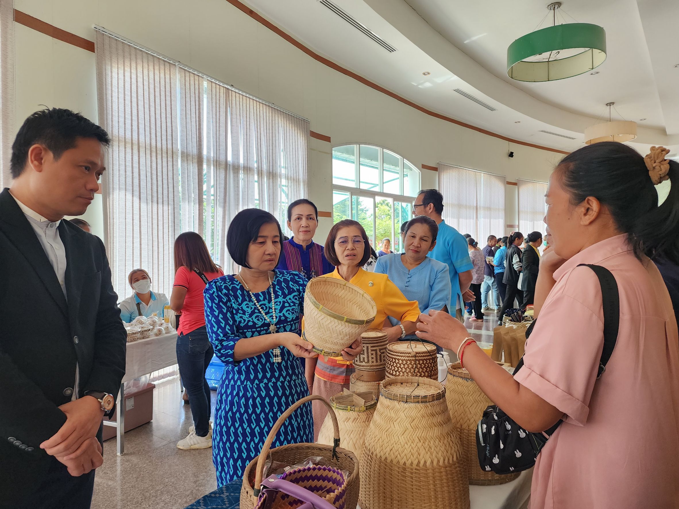 พช.ยโสธร เดินหน้าพัฒนาผลิตภัณฑ์ OTOP จังหวัดยโสธร จากภูมิปัญญา ท้องถิ่นให้ได้มาตรฐาน ยกระดับเศรษฐกิจฐานรากให้มั่นคง