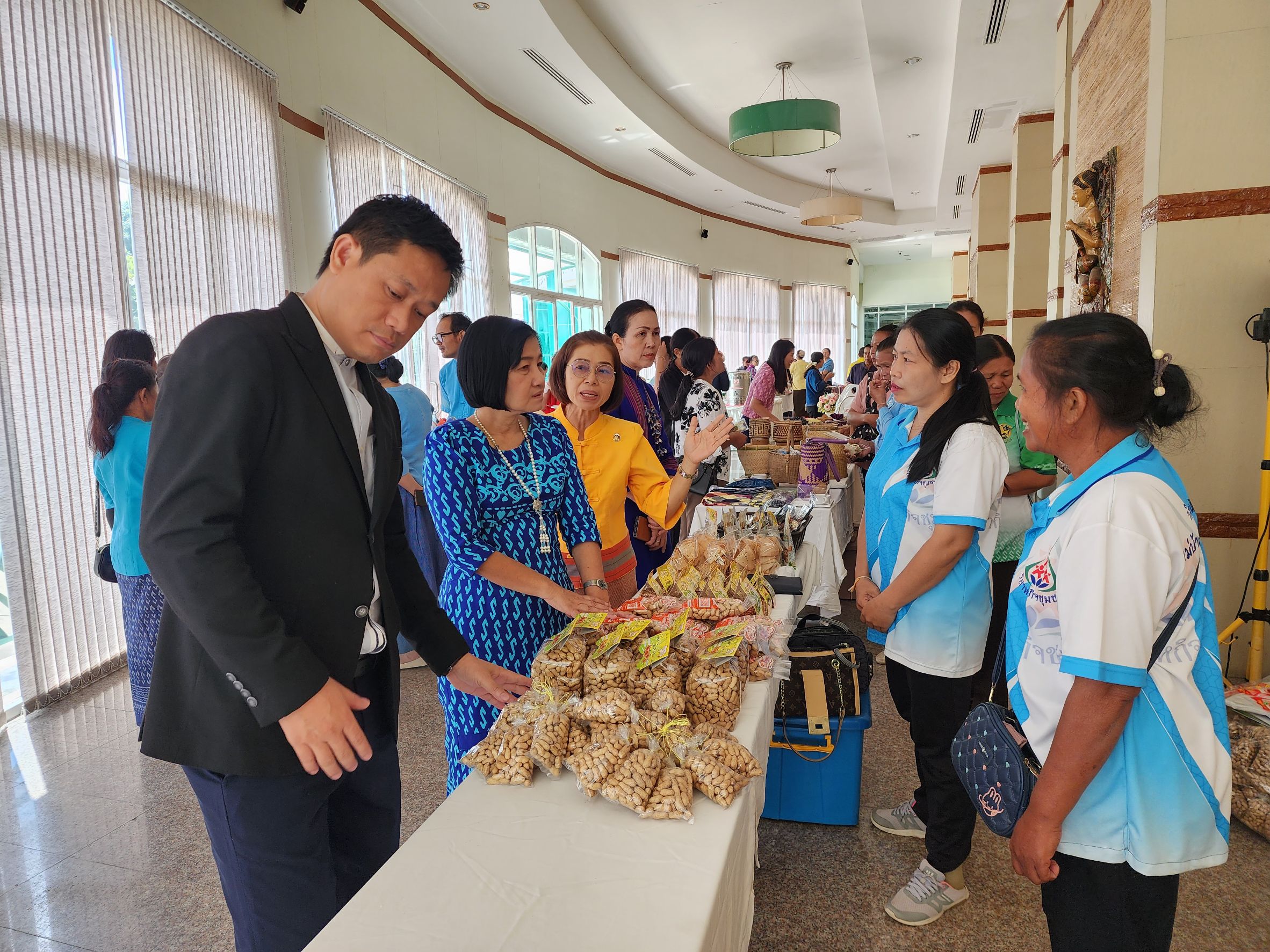 พช.ยโสธร เดินหน้าพัฒนาผลิตภัณฑ์ OTOP จังหวัดยโสธร จากภูมิปัญญา ท้องถิ่นให้ได้มาตรฐาน ยกระดับเศรษฐกิจฐานรากให้มั่นคง