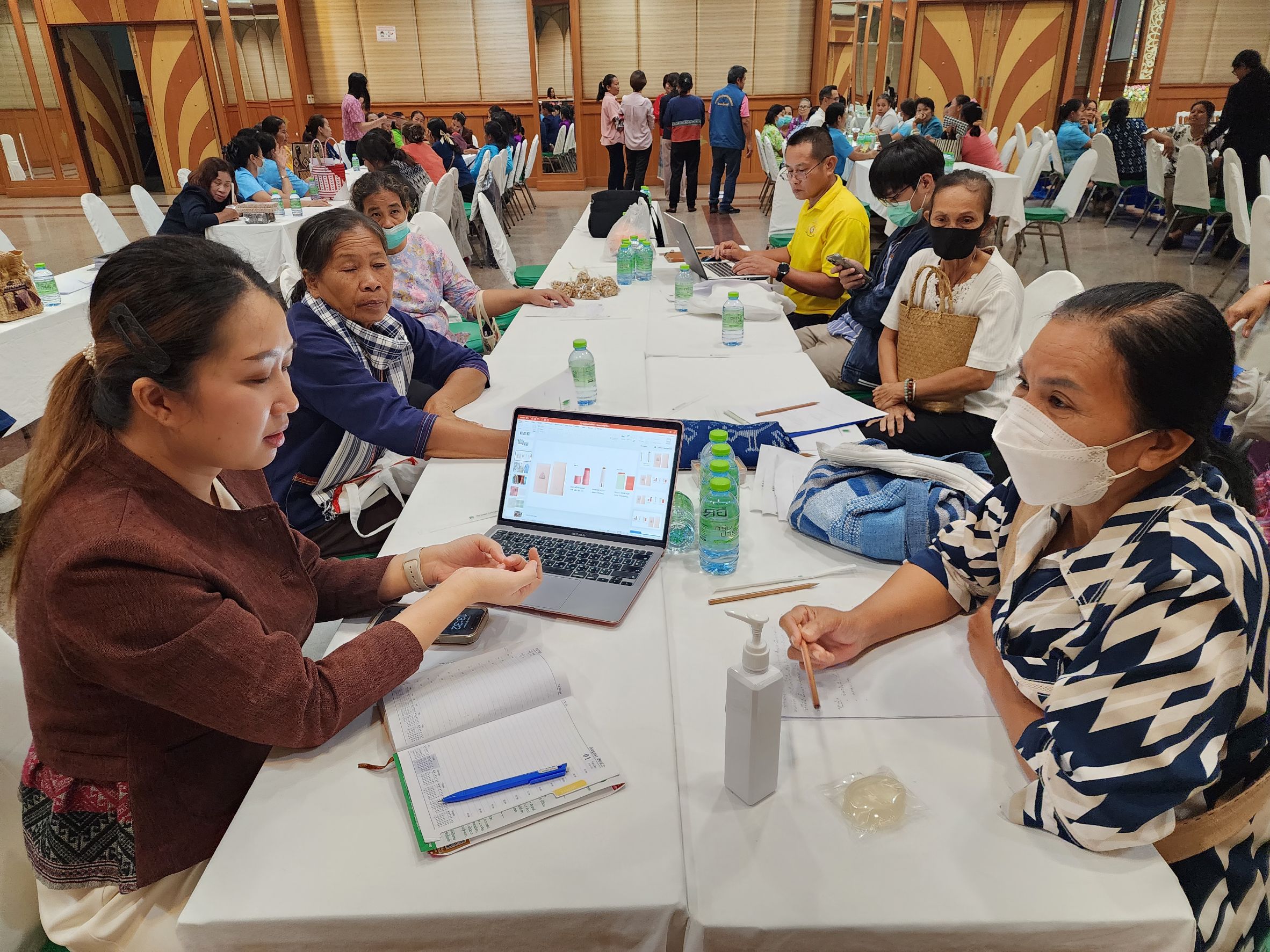 พช.ยโสธร เดินหน้าพัฒนาผลิตภัณฑ์ OTOP จังหวัดยโสธร จากภูมิปัญญา ท้องถิ่นให้ได้มาตรฐาน ยกระดับเศรษฐกิจฐานรากให้มั่นคง