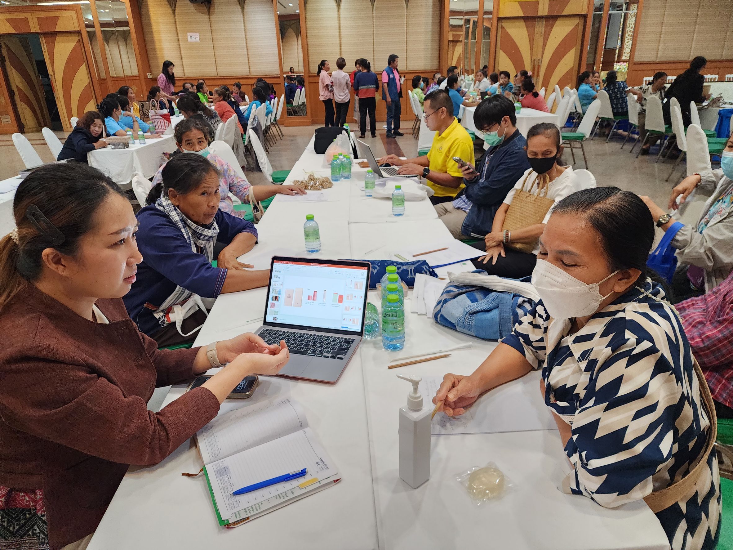 พช.ยโสธร เดินหน้าพัฒนาผลิตภัณฑ์ OTOP จังหวัดยโสธร จากภูมิปัญญา ท้องถิ่นให้ได้มาตรฐาน ยกระดับเศรษฐกิจฐานรากให้มั่นคง