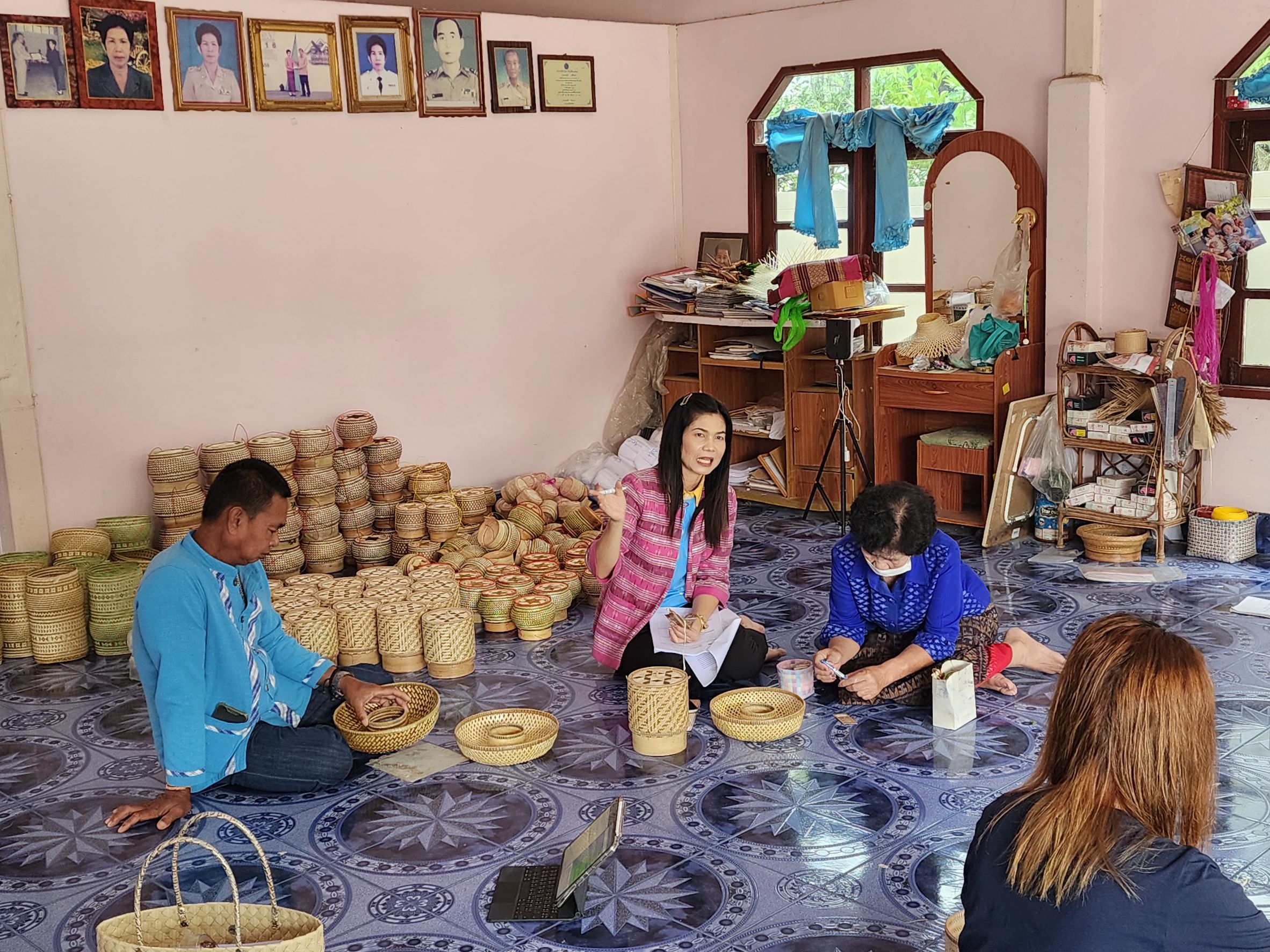 พช.ยโสธร ลงพื้นที่ติดตามและสนับสนุนการพัฒนาผลิตภัณฑ์ OTOP จากภูมิปัญญาท้องถิ่น ในพื้นที่อำเภอเมืองยโสธร จังหวัดยโสธร