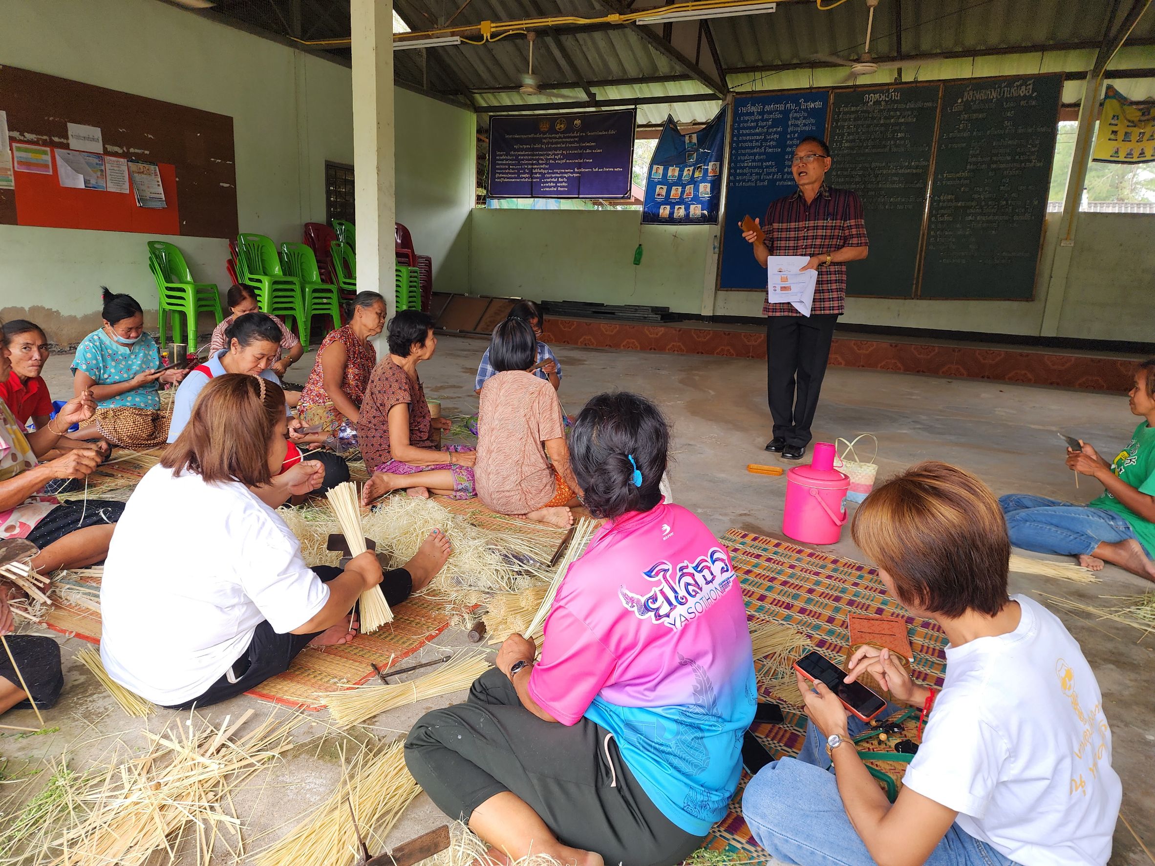 พช.ยโสธร ลงพื้นที่ติดตามและสนับสนุนการพัฒนาผลิตภัณฑ์ OTOP จากภูมิปัญญาท้องถิ่น ในพื้นที่อำเภอเมืองยโสธร จังหวัดยโสธร