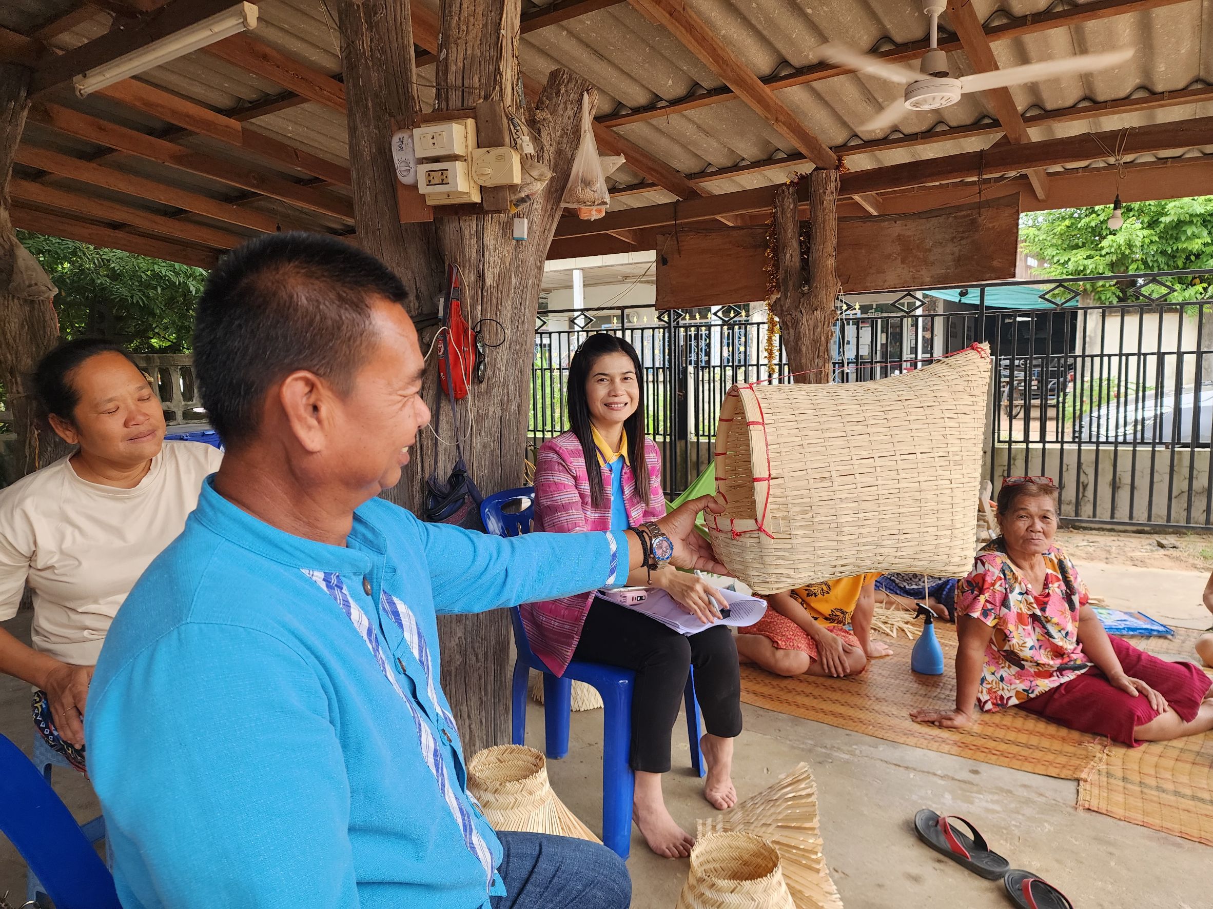 พช.ยโสธร ลงพื้นที่ติดตามและสนับสนุนการพัฒนาผลิตภัณฑ์ OTOP จากภูมิปัญญาท้องถิ่น ในพื้นที่อำเภอเมืองยโสธร จังหวัดยโสธร