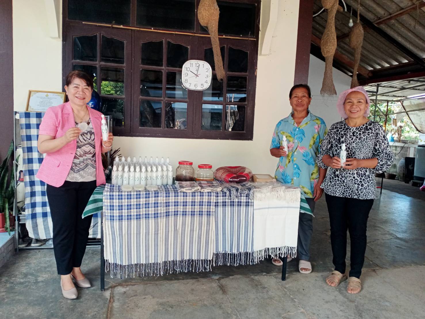 พช.ยโสธร ลงพื้นที่ติดตามและสนับสนุนการพัฒนาผลิตภัณฑ์ OTOP จากภูมิปัญญาท้องถิ่น ในพื้นที่อำเภอเมืองยโสธร จังหวัดยโสธร