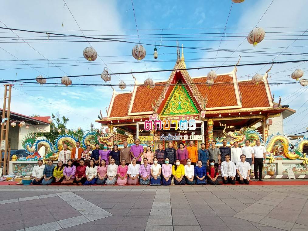 พช.ยโสธรร่วมทำบุญตักบาตรย้อนยุค วิถีถิ่น วิถีไทย ถนนคนเดินยโสธร เมืองเก่าบ้านสิงห์ท่า และร่วมกันสวมใส่ผ้าไทยตามโครงการ“ผ้าไทยใส่ให้สนุก”