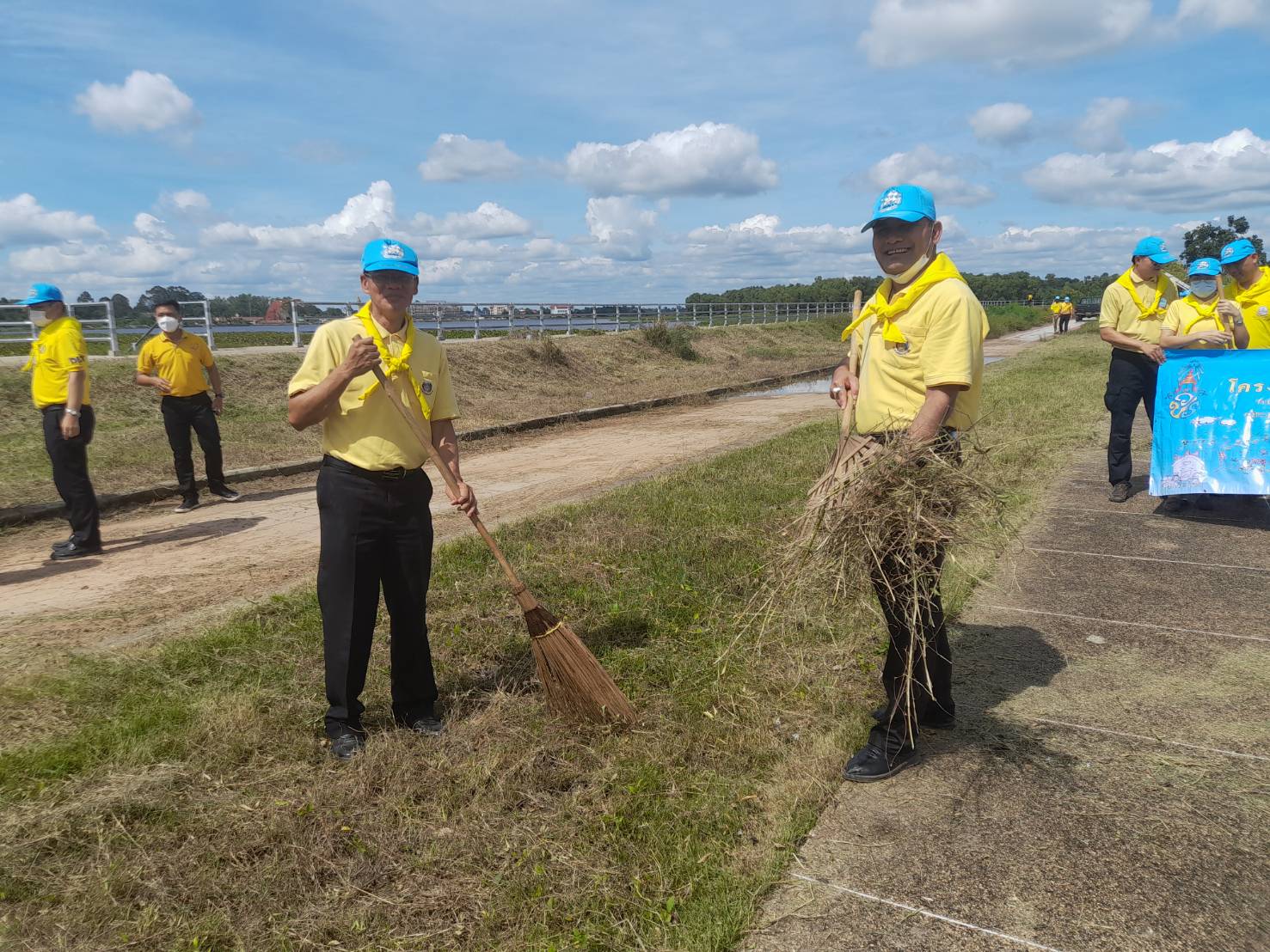 พช.ยโสธร จัดกิจกรรมจิตอาสาพัฒนา เนื่องในวันนวมินทรมหาราช ที่สวนสาธารณะลำทวนฝั่งซ้าย ตำบลตาดทอง อำเภอเมืองยโสธร จังหวัดยโสธร