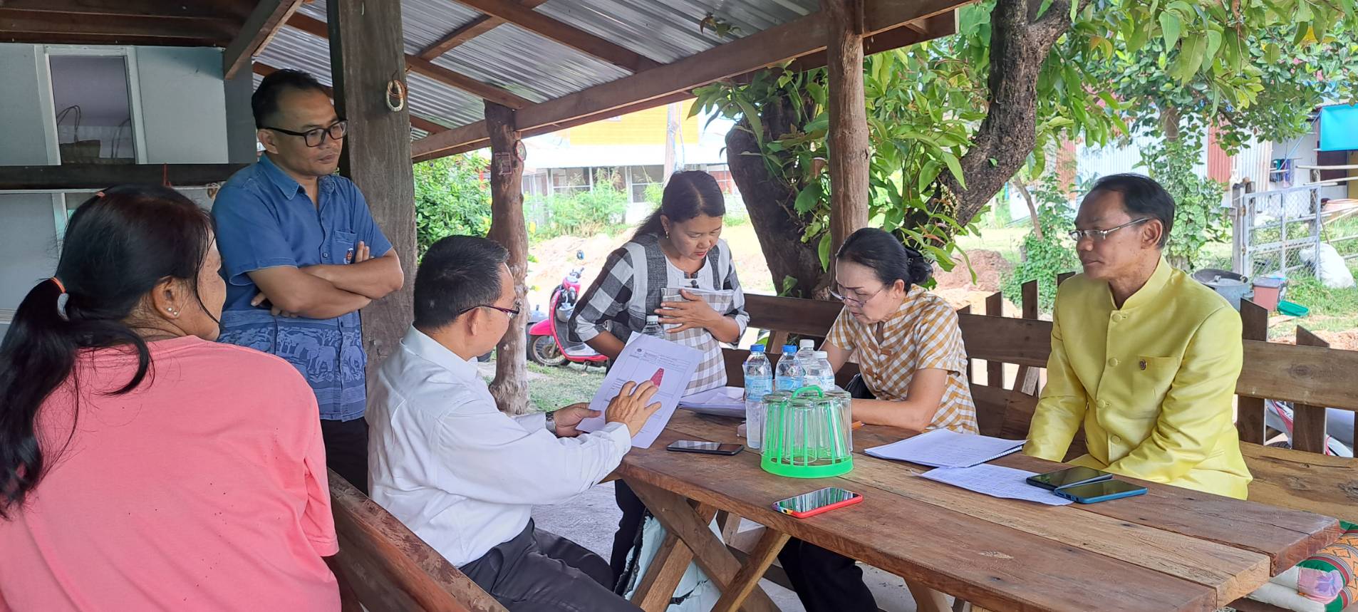 พช.ยโสธร ลงพื้นที่ติดตามและสนับสนุนการพัฒนาผลิตภัณฑ์ OTOP จากภูมิปัญญาท้องถิ่น ในพื้นที่อำเภอเลิงนกทา จังหวัดยโสธร