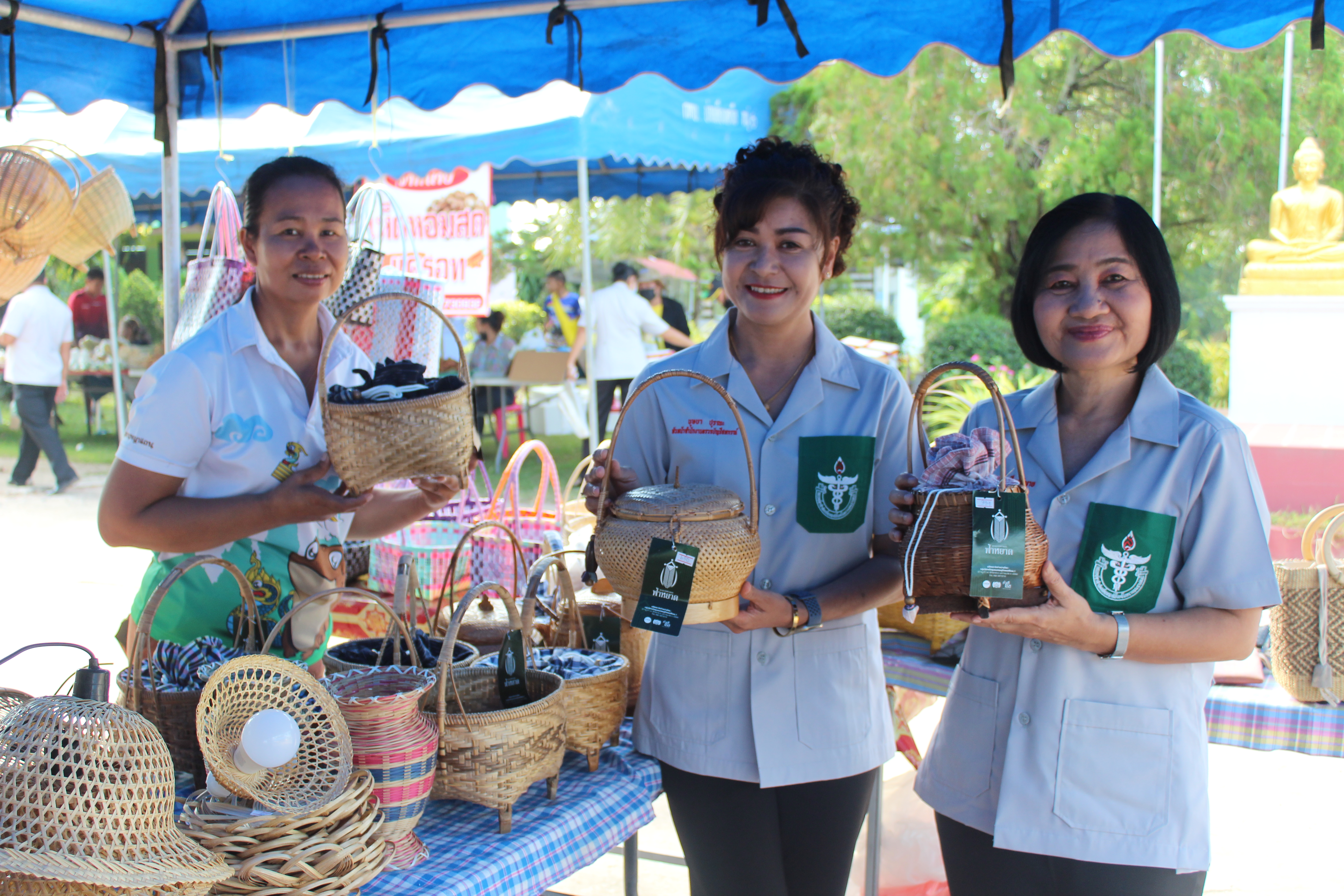 พช.ยโสธร ร่วมกิจกรรมหน่วยแพทย์อาสา สมเด็จพระศรีนครินทราบรมราชชนนี (พอ.สว.) ร่วมกับโครงการจังหวัดเคลื่อนที่ “เพิ่มรอยยิ้ม เติมความสุข ให้คนยโสธร”เทิดพระเกียรติเพื่อถวายเป็นพระราชกุศลแด่สมเด็จพระศรีนครินทราบรมราชชนนี เนื่องในวันคล้ายวันพระราชสมภาพ 21 ตุลาคม 2566