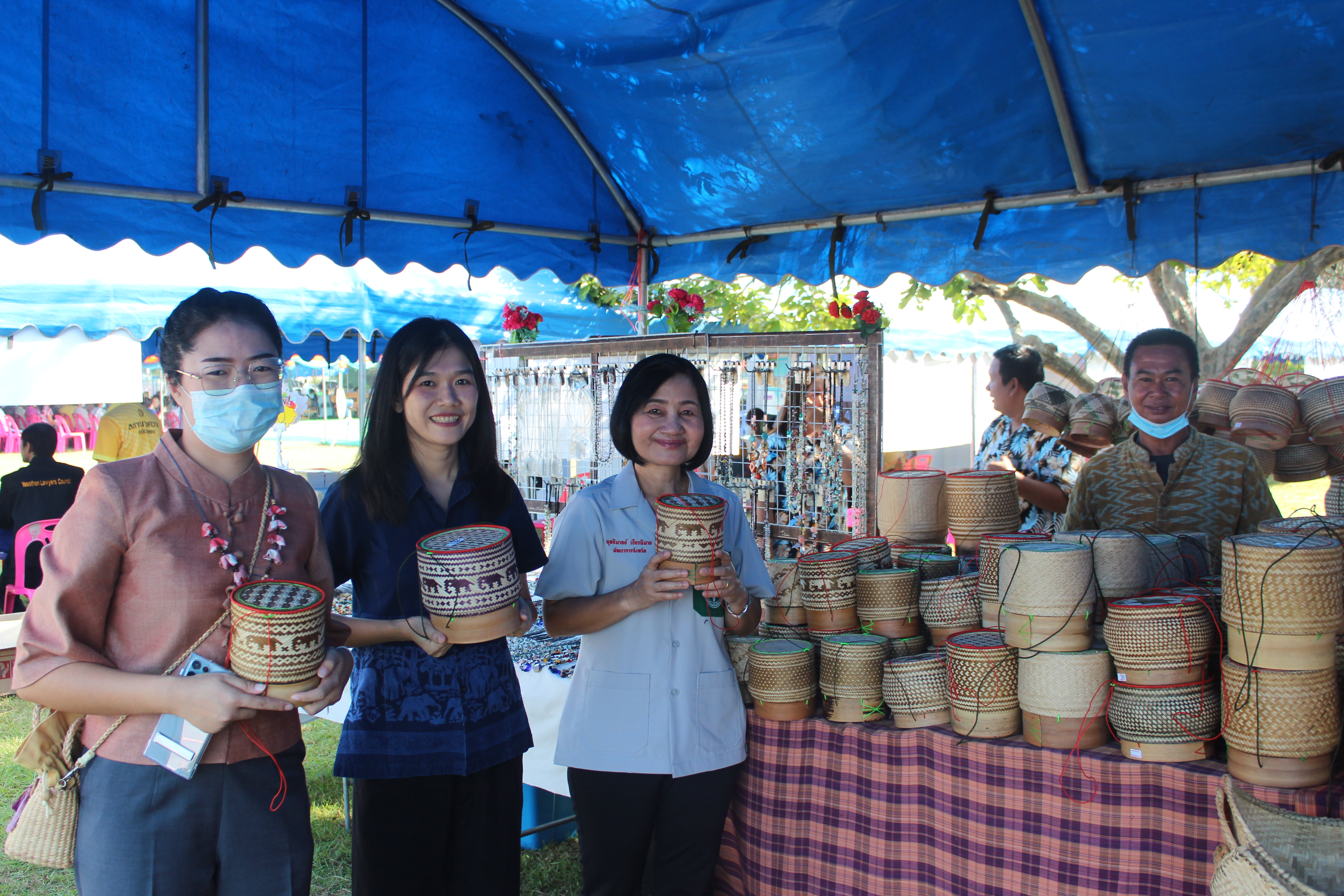 พช.ยโสธร ร่วมกิจกรรมหน่วยแพทย์อาสา สมเด็จพระศรีนครินทราบรมราชชนนี (พอ.สว.) ร่วมกับโครงการจังหวัดเคลื่อนที่ “เพิ่มรอยยิ้ม เติมความสุข ให้คนยโสธร”เทิดพระเกียรติเพื่อถวายเป็นพระราชกุศลแด่สมเด็จพระศรีนครินทราบรมราชชนนี เนื่องในวันคล้ายวันพระราชสมภาพ 21 ตุลาคม 2566