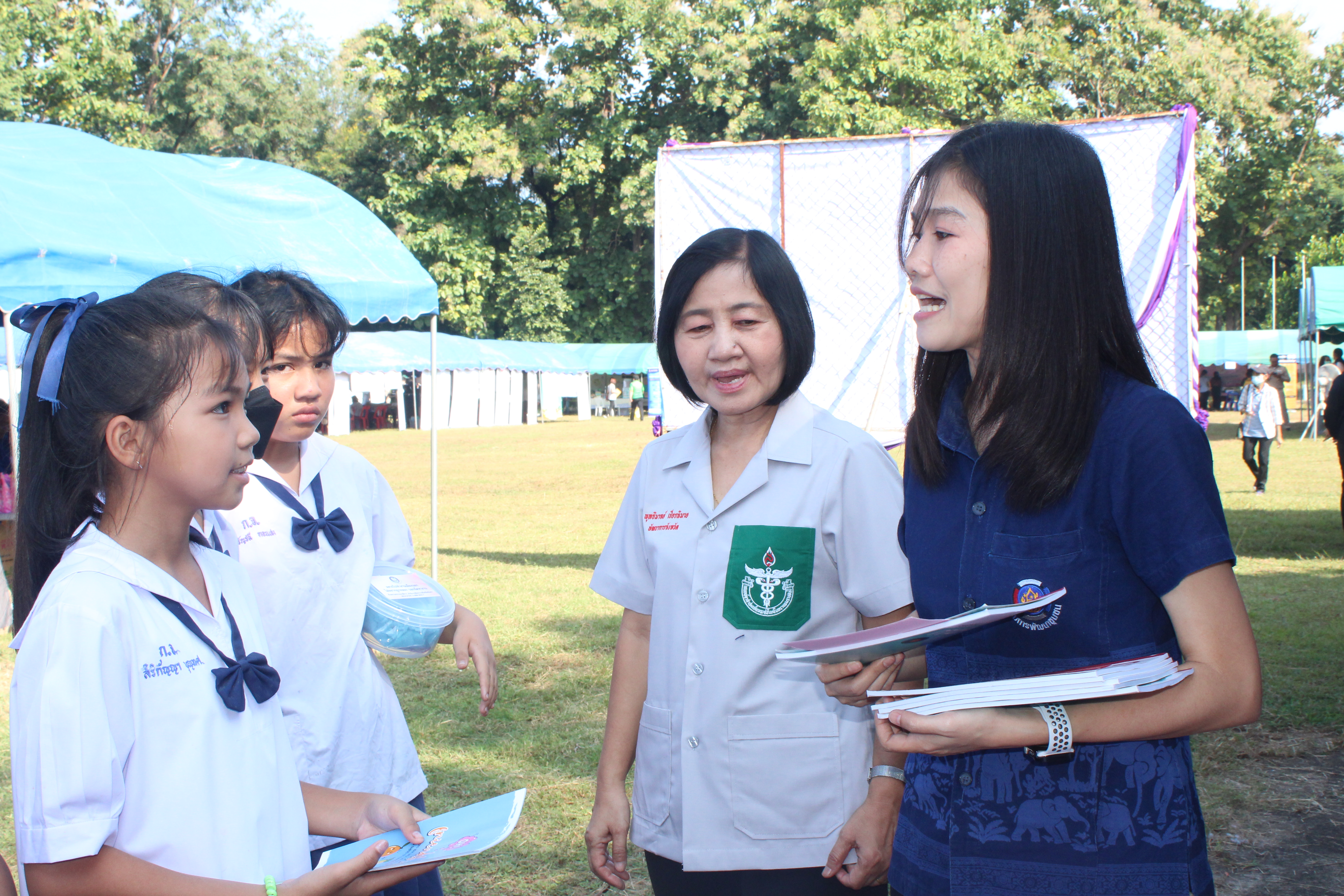พช.ยโสธร ร่วมกิจกรรมหน่วยแพทย์อาสา สมเด็จพระศรีนครินทราบรมราชชนนี (พอ.สว.) ร่วมกับโครงการจังหวัดเคลื่อนที่ “เพิ่มรอยยิ้ม เติมความสุข ให้คนยโสธร”เทิดพระเกียรติเพื่อถวายเป็นพระราชกุศลแด่สมเด็จพระศรีนครินทราบรมราชชนนี เนื่องในวันคล้ายวันพระราชสมภาพ 21 ตุลาคม 2566